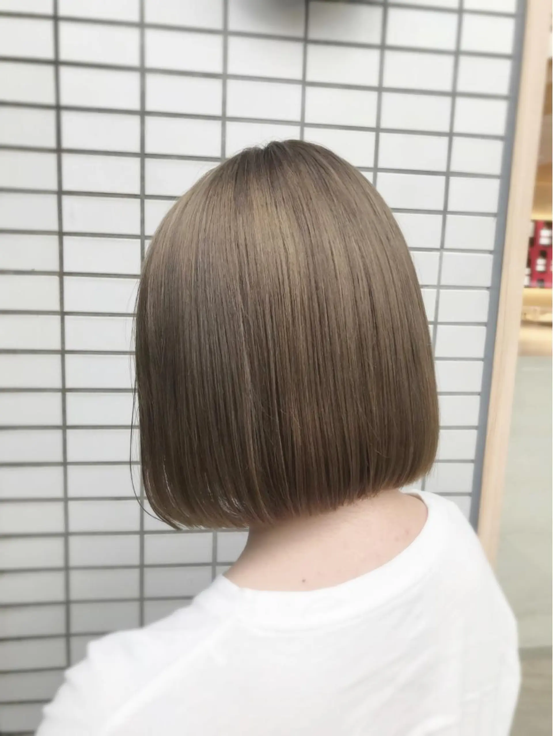ミディアム カラー ブリーチ ハイトーンカラー ボブ BEBE所属・ブリーチなし 透明感カラーKANAのヘアスタイル