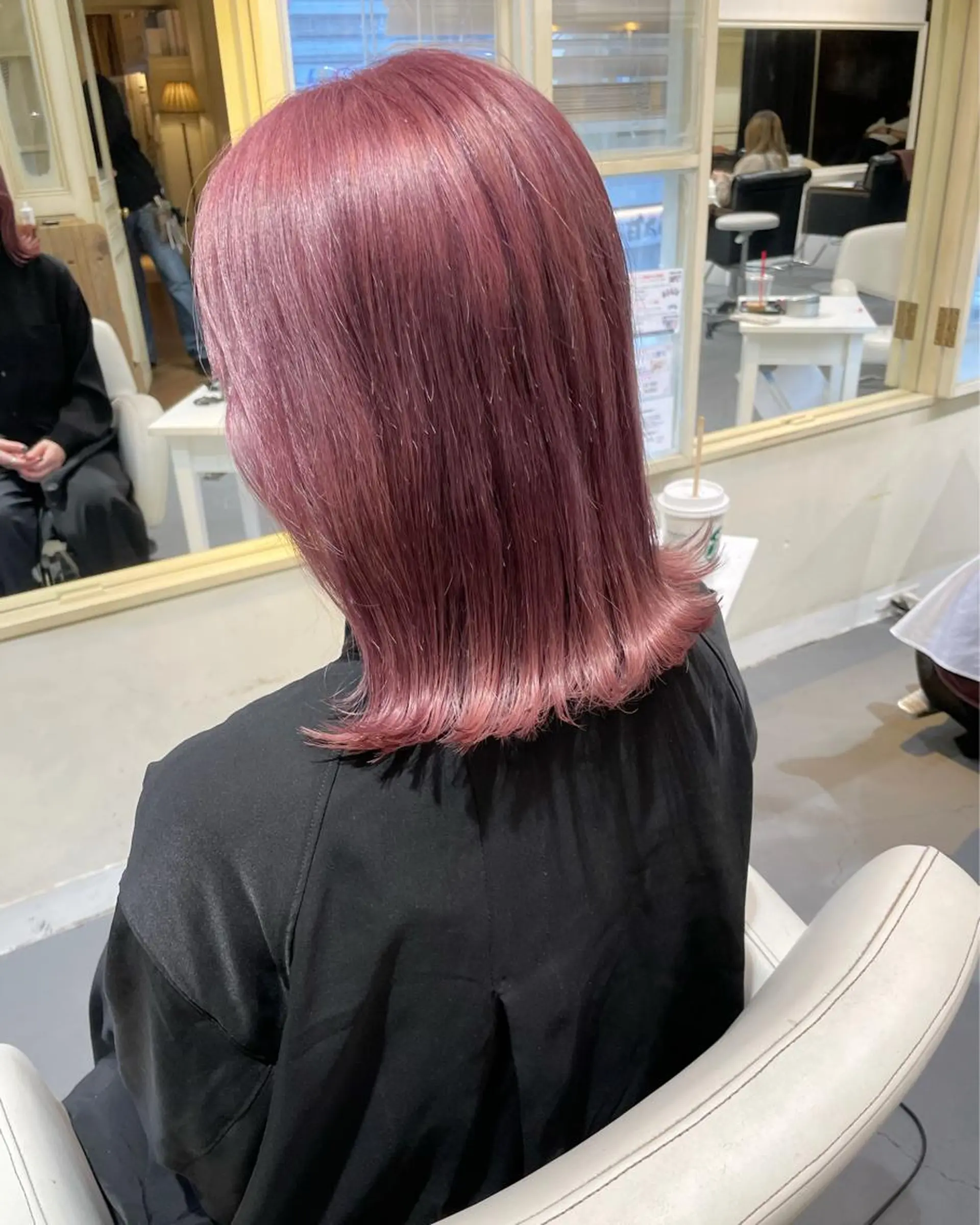 ミディアム カラー ヘアカラー ぱつっとボブ 古家 佑真のヘアスタイル