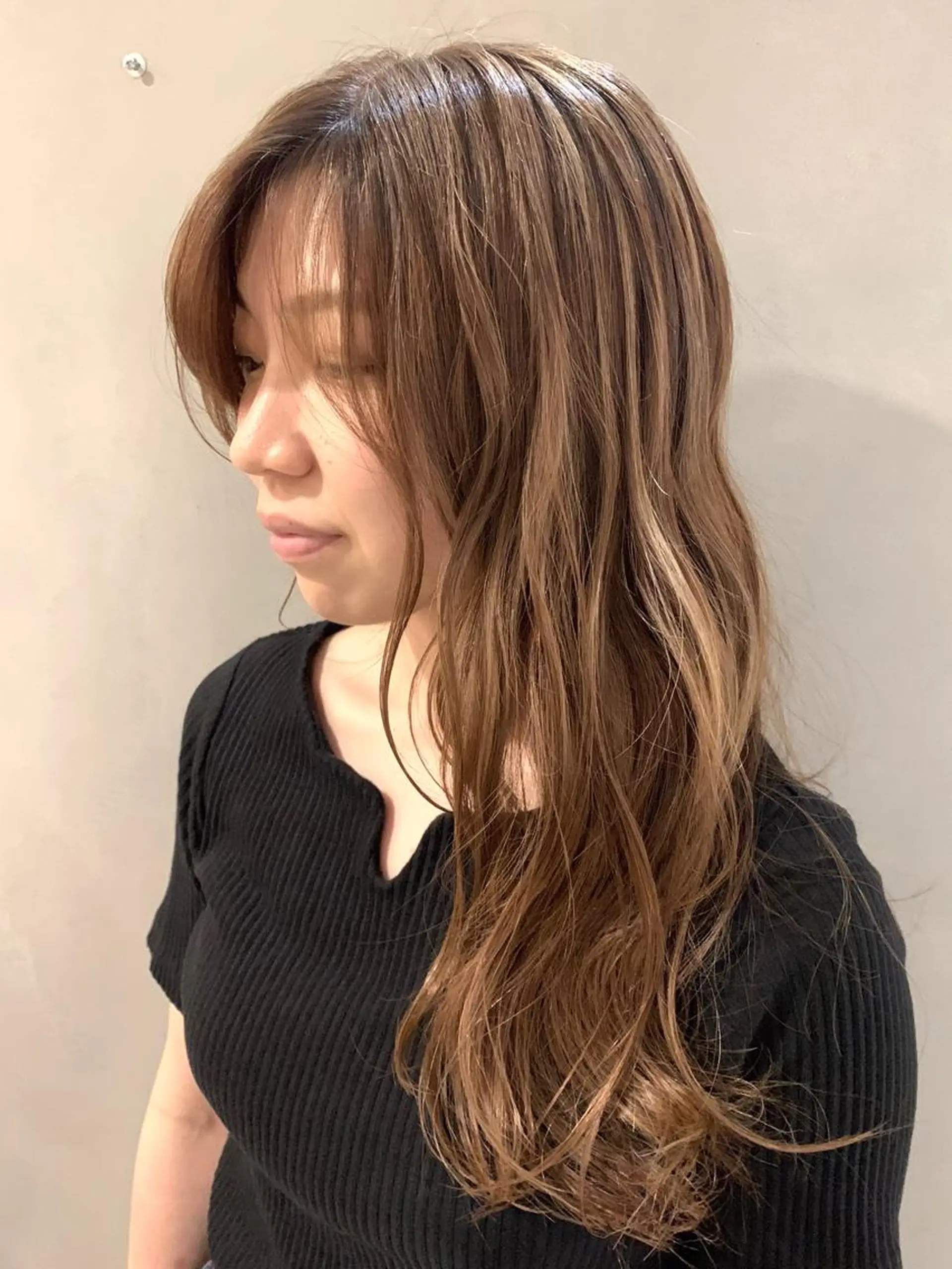 ロング カラー ヘアカラー トリートメント ハイライトが 得意なニキです😊のヘアスタイル