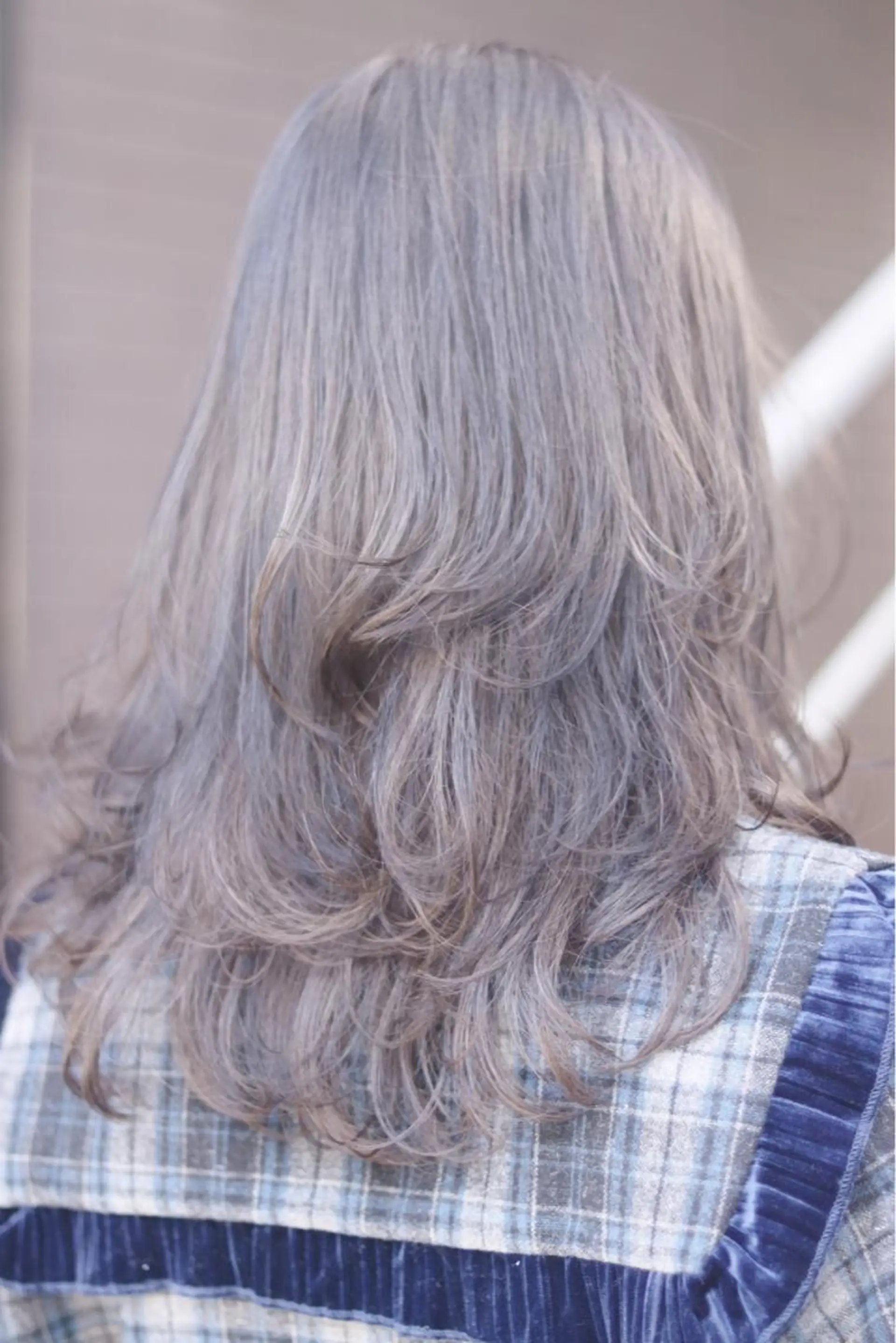 セミロング カラー グレージュ シルバー シルバーグレージュ DUMBO所属・【完全マンツー 恵比寿】佐藤 翔のヘアスタイル