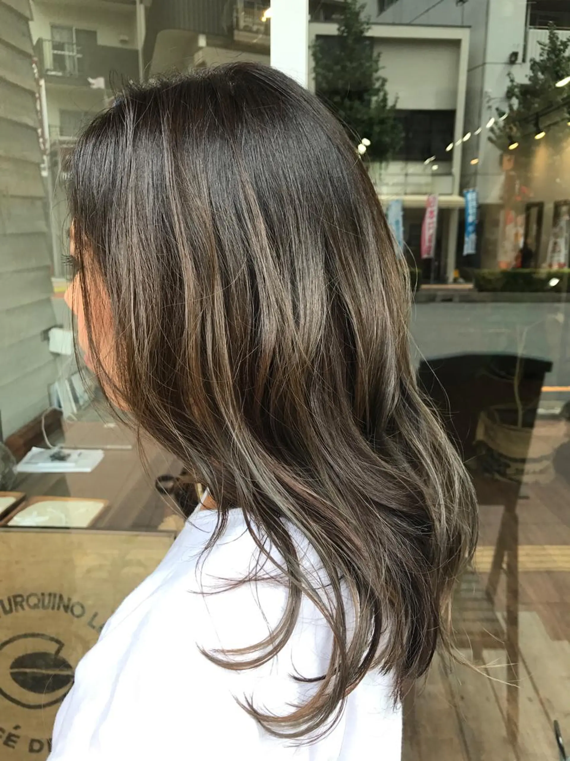 セミロング カラー 新井 友菜のヘアスタイル