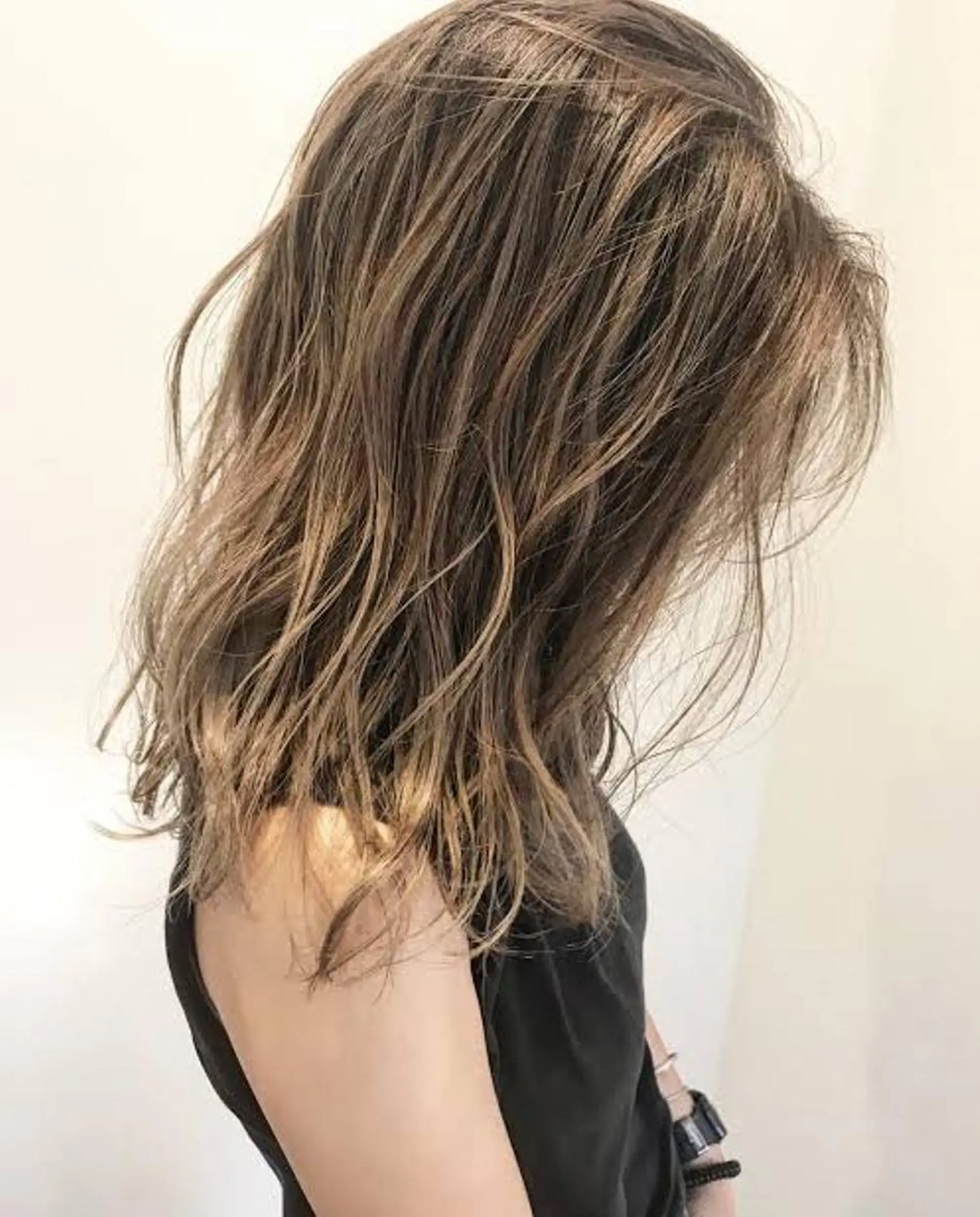 ミディアム 外国人風カラー ハイライト サロンドルナ所属・脱白髪染め カミタニのヘアスタイル