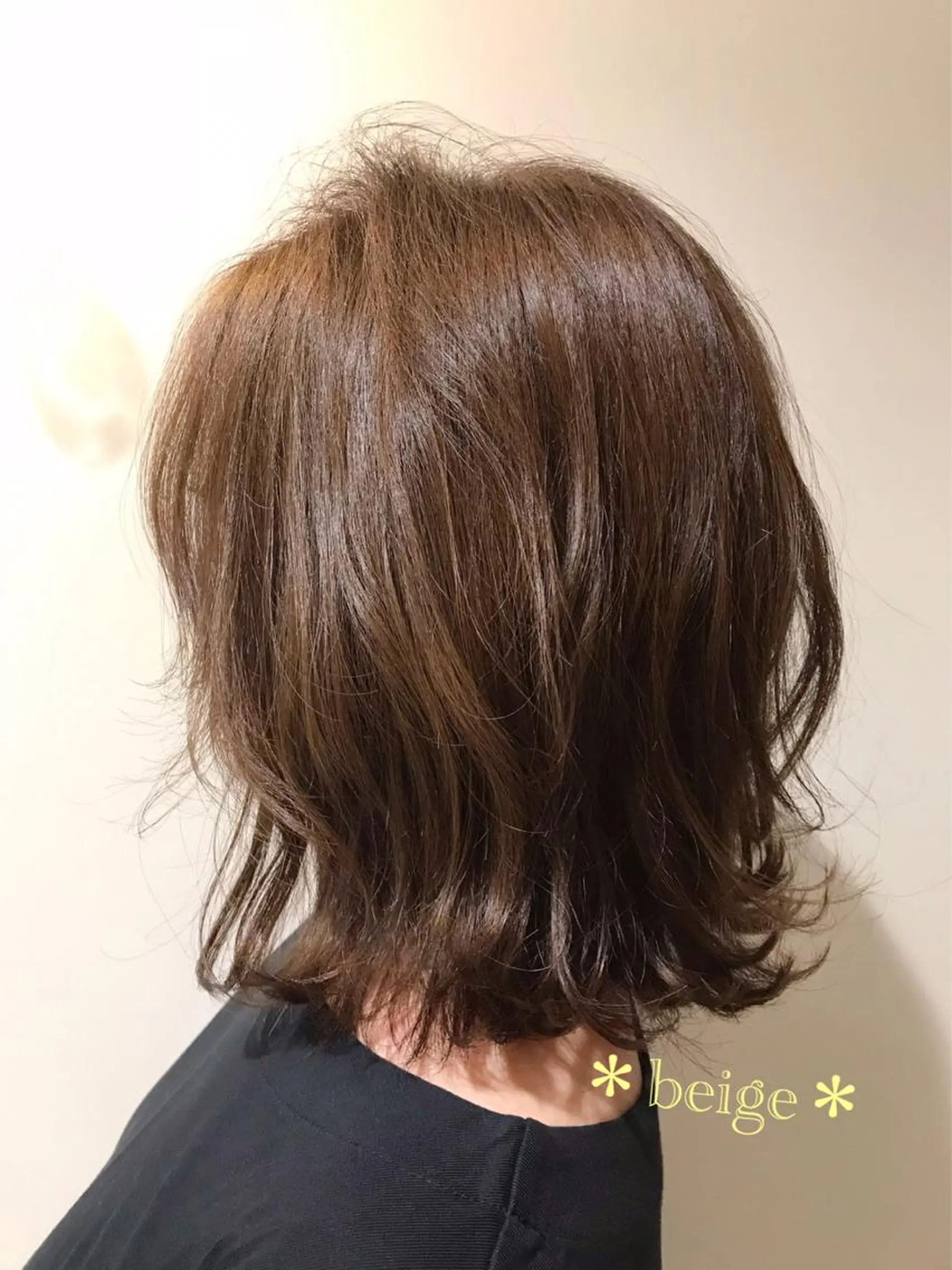 ミディアム 伊藤 康乃のヘアスタイル