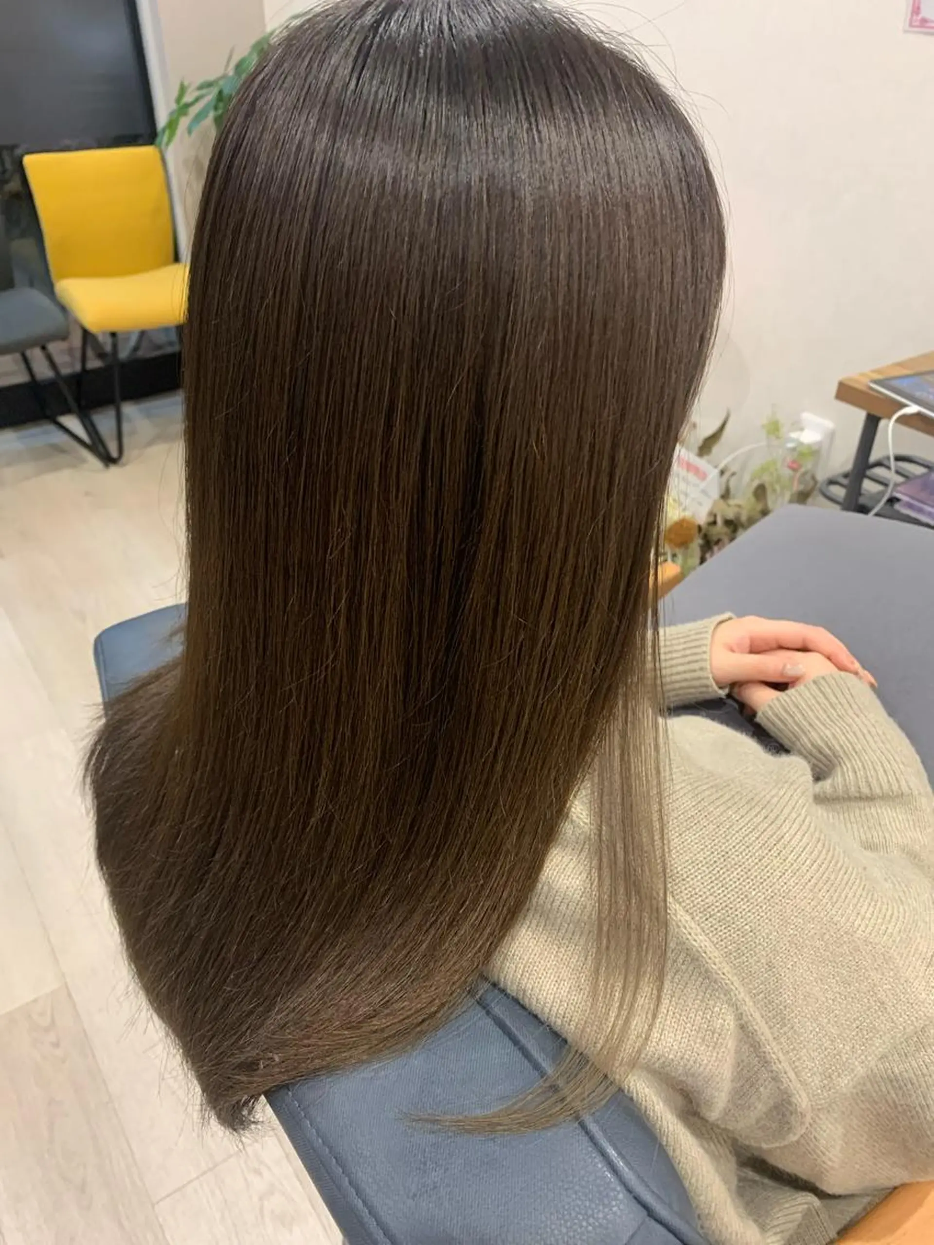 ロング カラー ベージュカラー イヤリングカラー hair & spa Nalu所属・hair & spa Naluのヘアスタイル