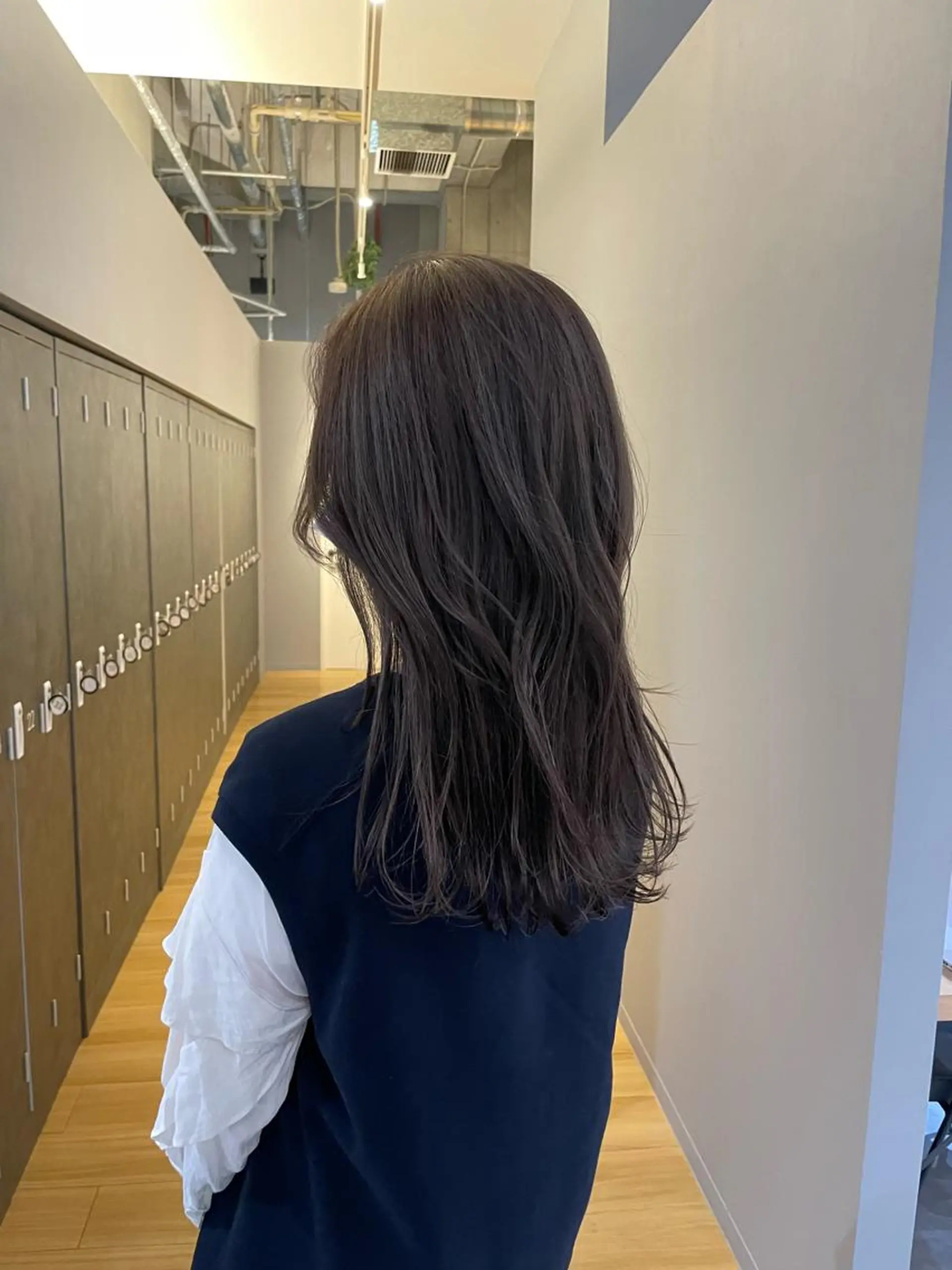 セミロング カラー Defi梅田 岡 宗杜のヘアスタイル