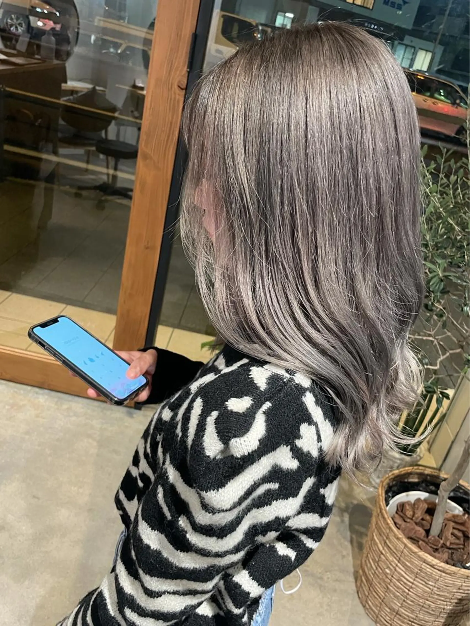 セミロング 岸川 恭子のヘアスタイル