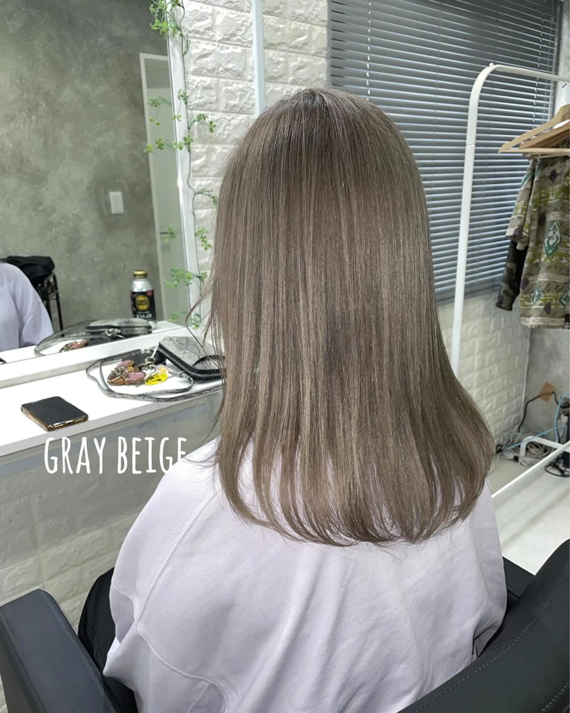 ミディアム カラー 透明感カラー グレージュ ヘアカラー トリートメント Nino（ニーノ）所属・にしき さんのヘアスタイル
