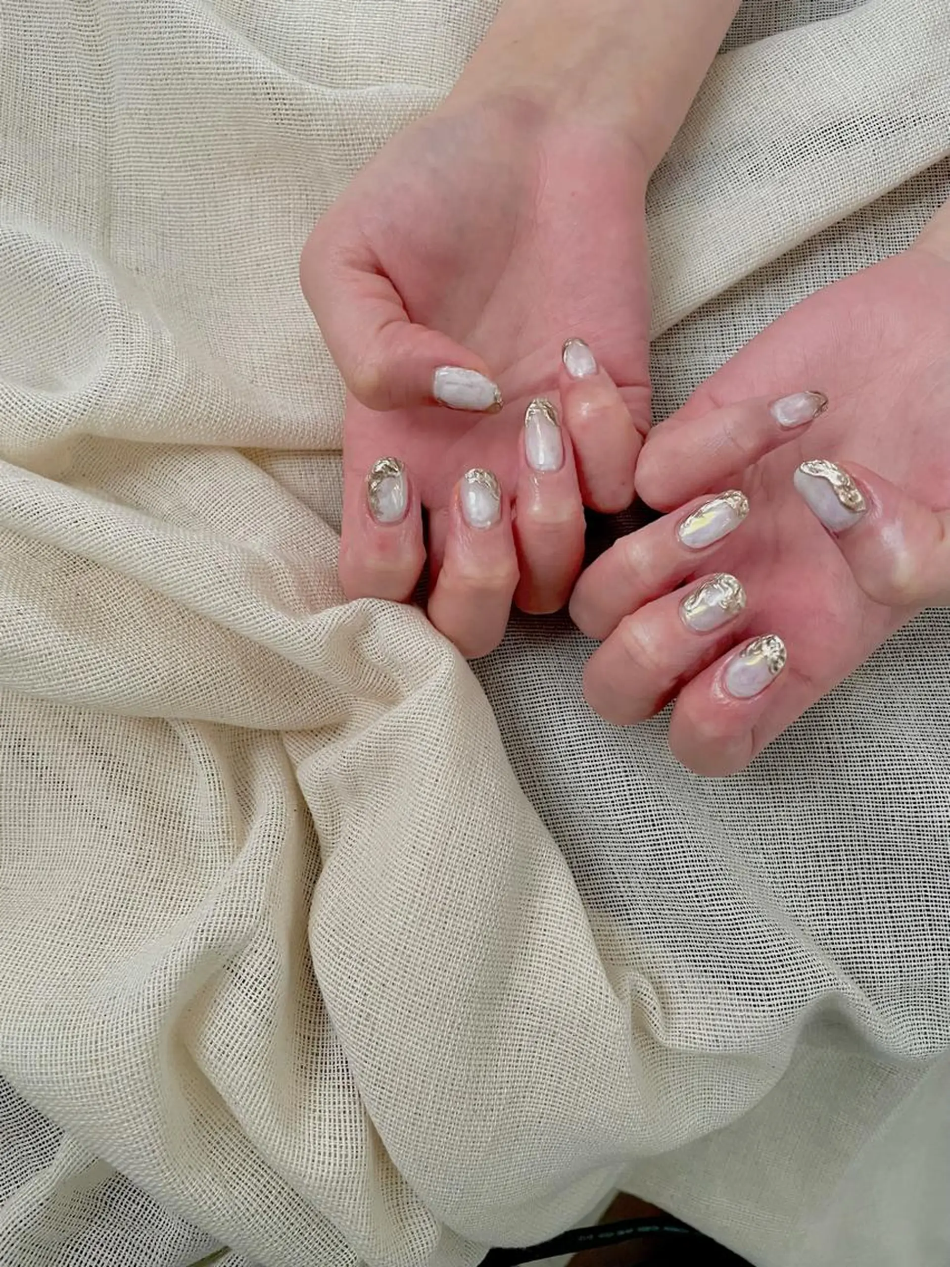ネイル オーロラネイル ゴールド ミラーネイル ニュアンスネイル シンプルネイル 甲斐市自宅サロン 🧸prunelleのネイルデザイン