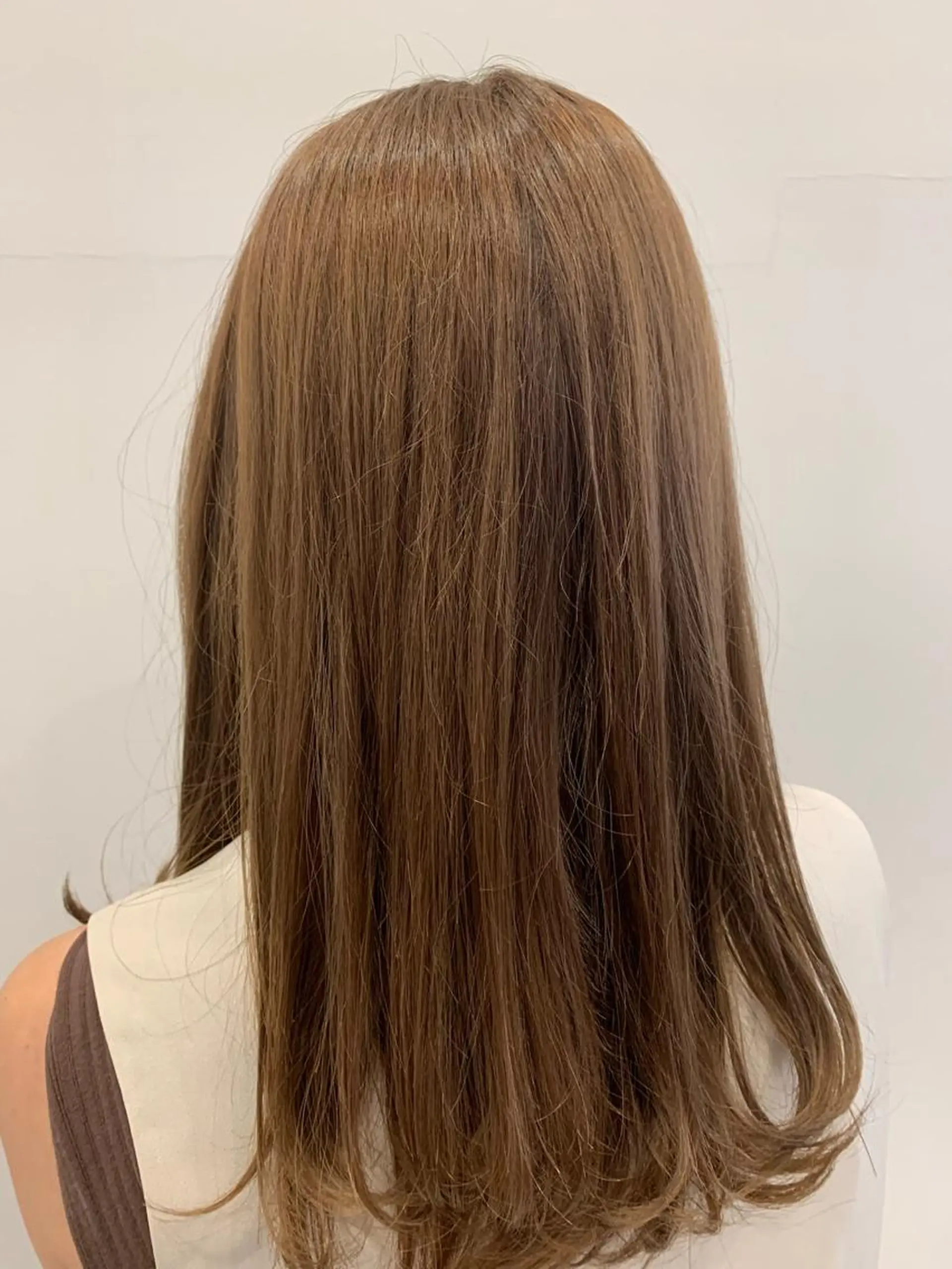 ロング カラー ベージュカラー アグヘアーフィンカ所属・サケモト ユウジのヘアスタイル