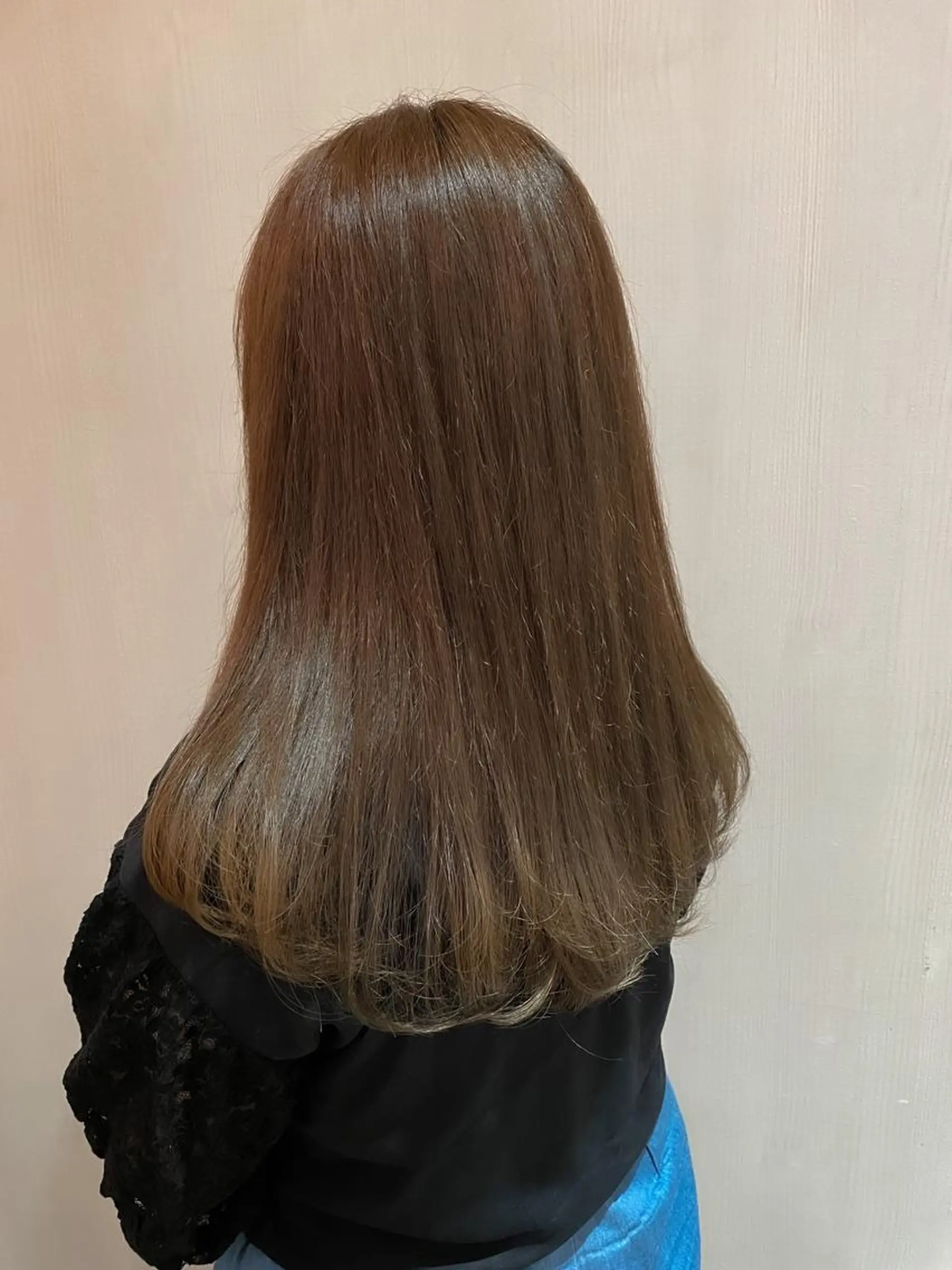 セミロング カット ヘアカラー 縮毛矯正 トリートメント ブリーチなしカラー/ 顔周りレイヤーカットのヘアスタイル