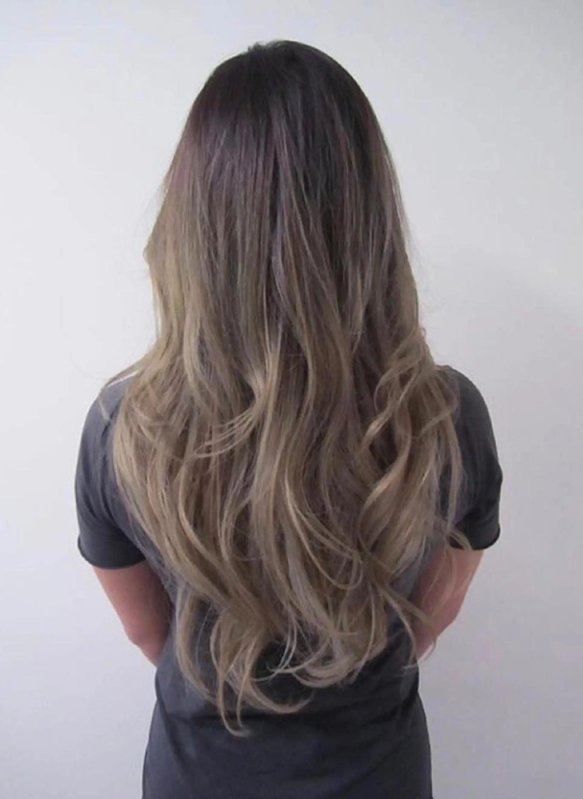 セミロング カラー ヘアアレンジ バレイヤージュ グラデーションカラー ハイライトカラー ハイライト レイヤーカット 海外ヘア/ 長谷川　裕起のヘアスタイル