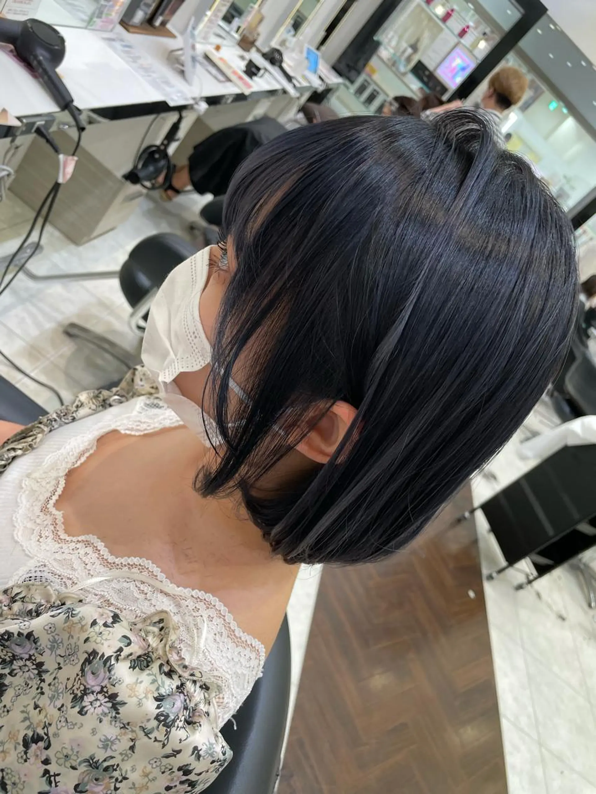 ミディアム ヘアカラー 岸 保奈美のヘアスタイル