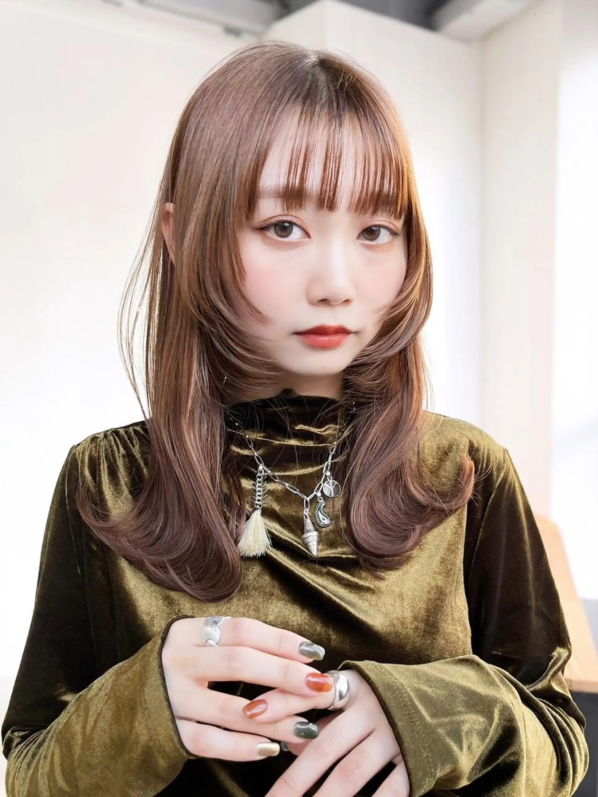 カラー セミロング グレージュ くびれヘア レイヤーカット カット ヘアカラー トリートメント ITby ALBUM 北千住店のヘアスタイル
