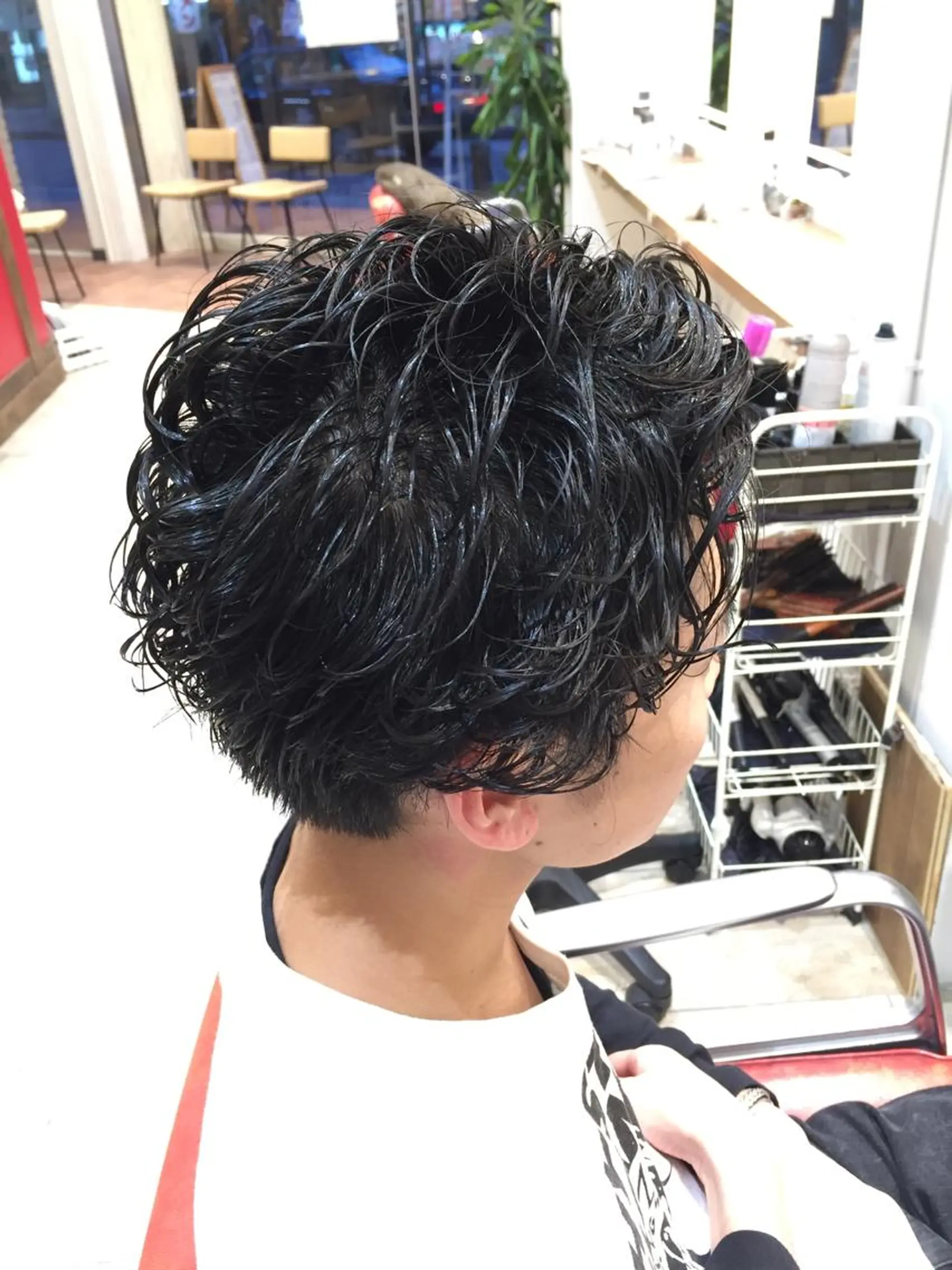 ショート パーマ メンズ 吉岡 三四朗のヘアスタイル