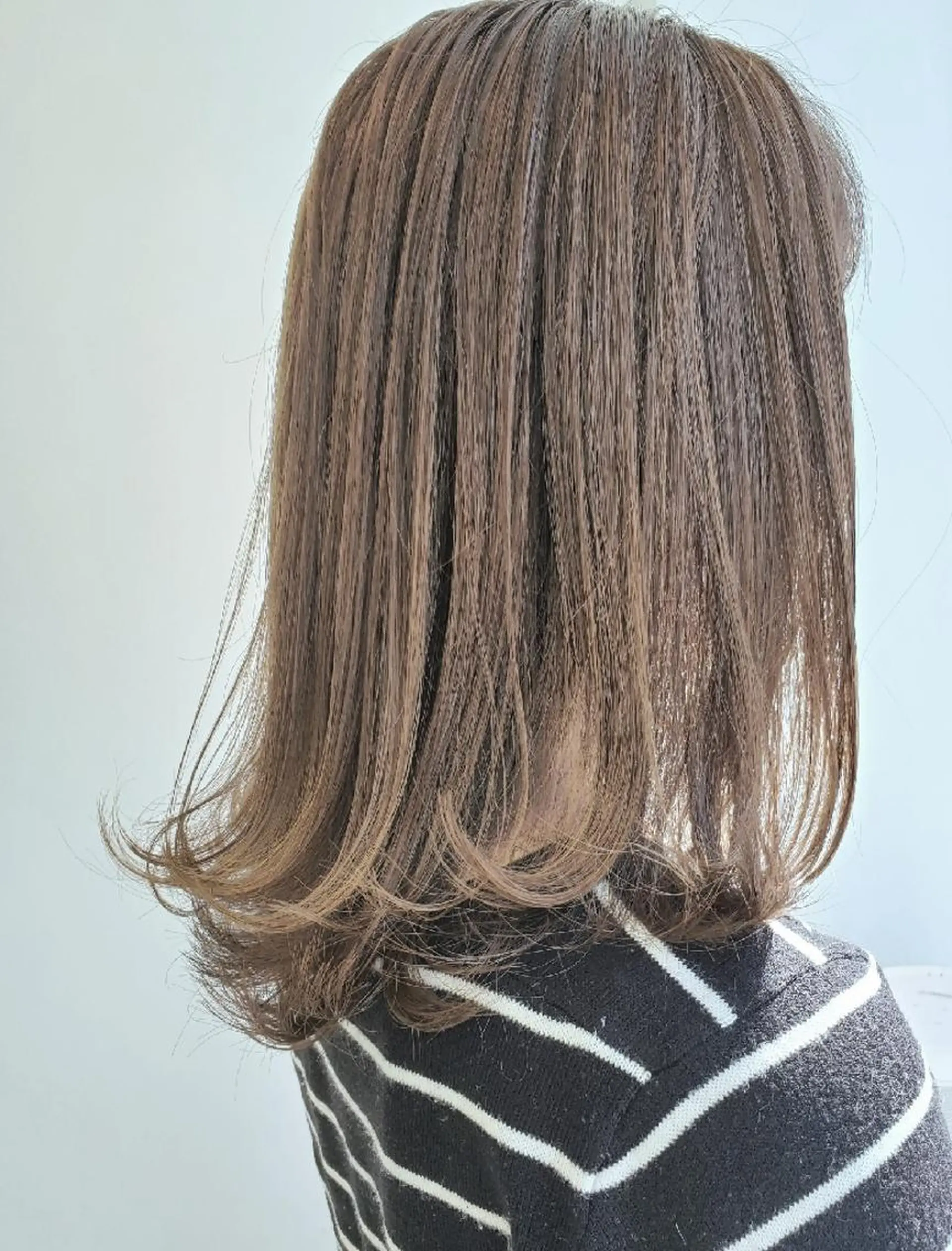 セミロング カラー カット ヘアカラー トリートメント マネージャー 西村優子のヘアスタイル