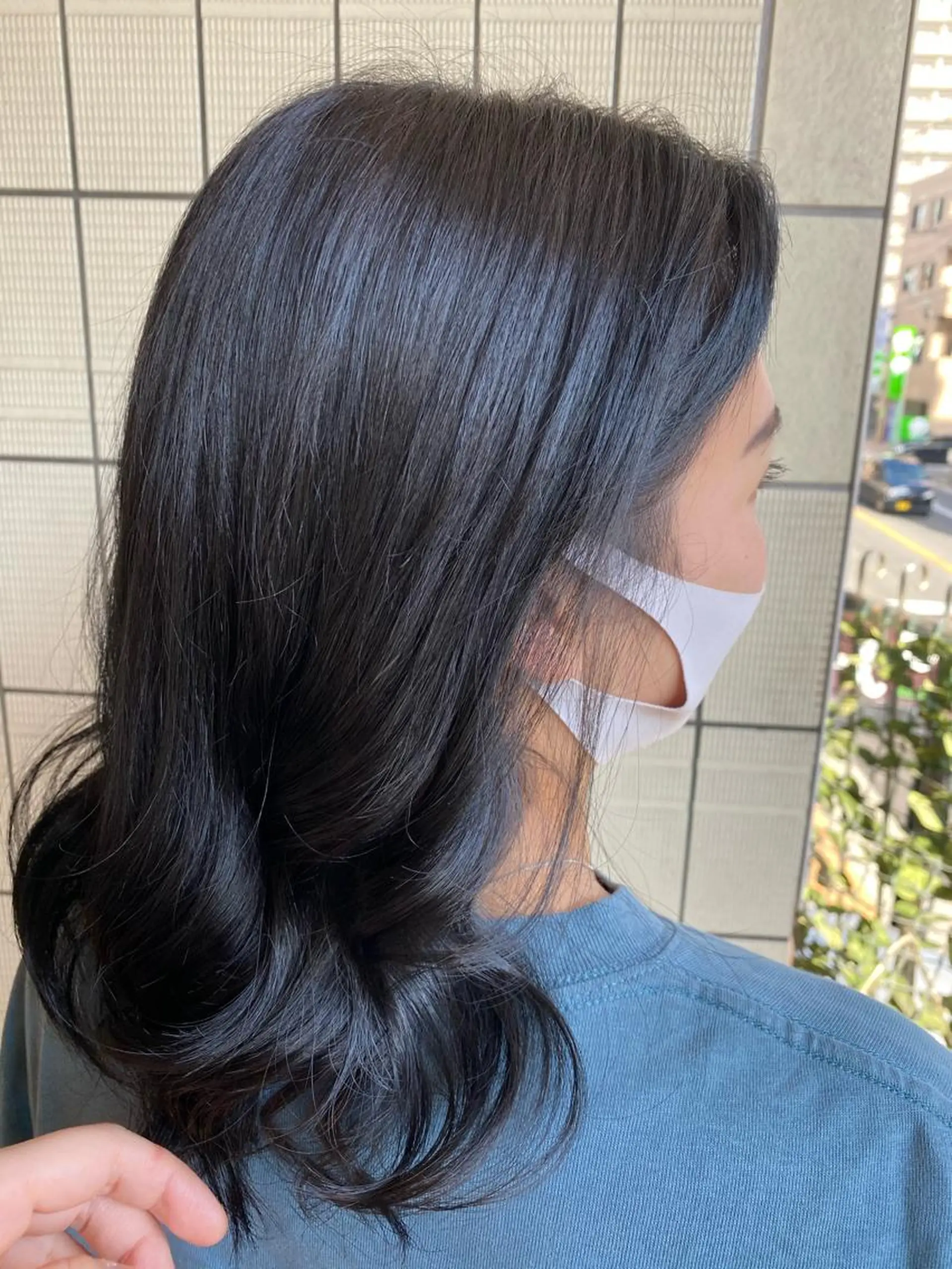 ミディアム カラー 黒髪 ブルーカラー ブルーブラック ネイビーカラー ヘアカラー ELLE&SALLY 石野のヘアスタイル