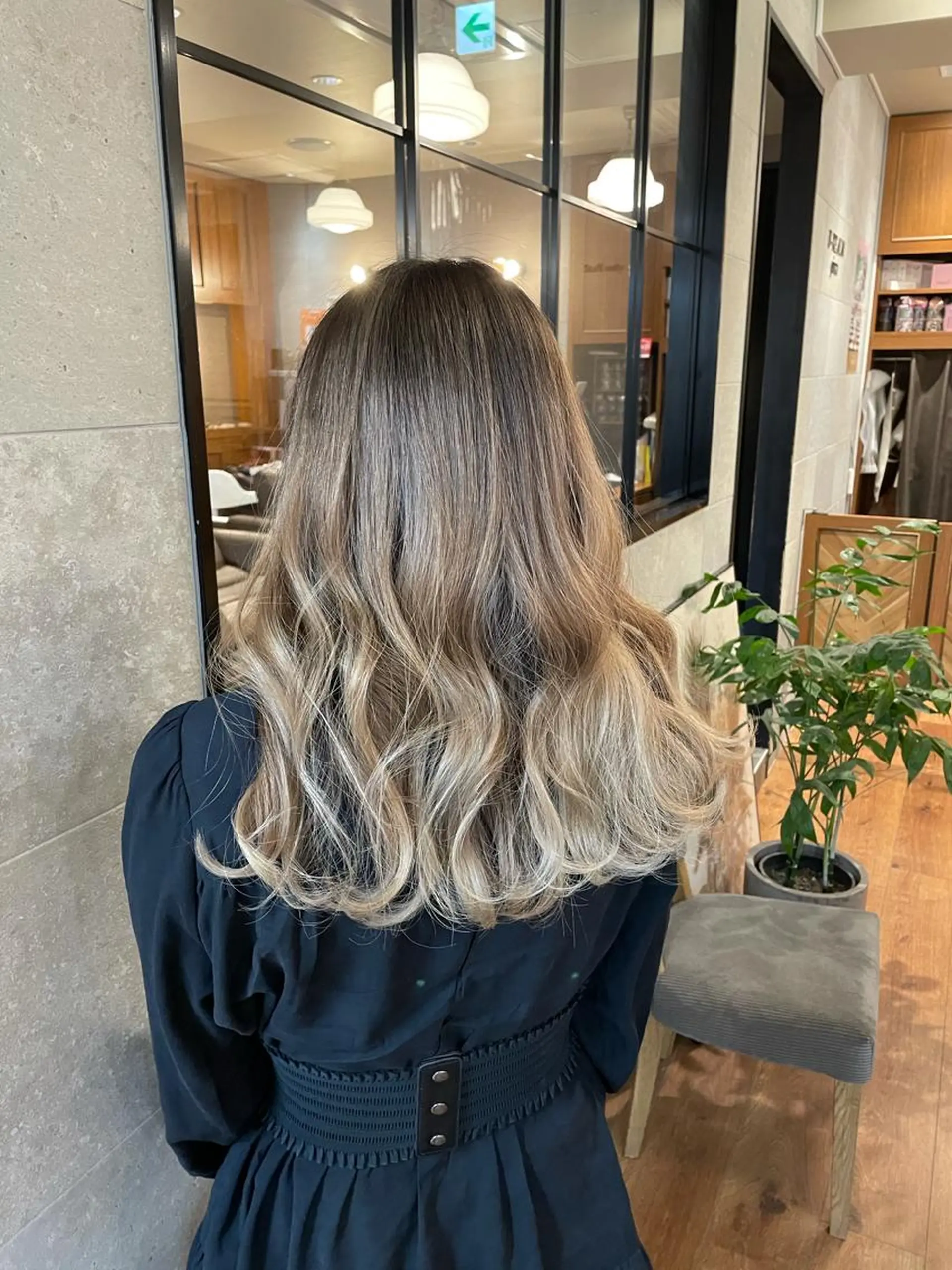セミロング 人気のレイヤーカット TAROのヘアスタイル
