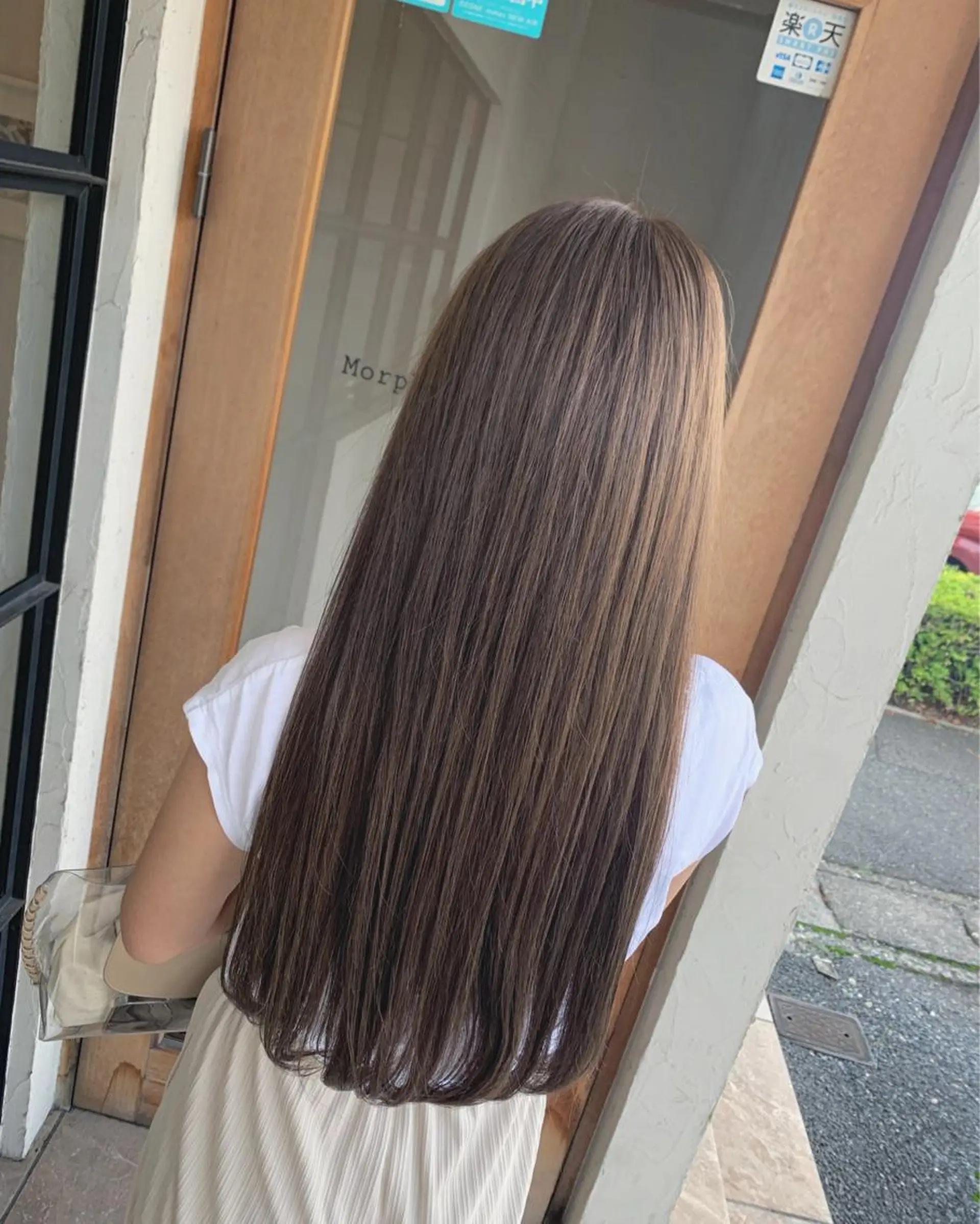 ロング カラー アッシュ バレイヤージュ ベージュカラー レイヤーカット Morpho Hair Product所属・井上 花音のヘアスタイル