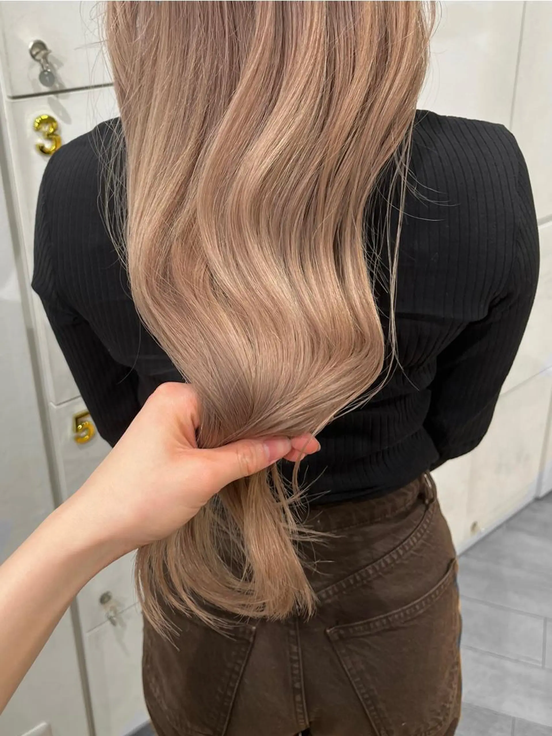 ロング カラー ベージュカラー 🤎HAZUKI🤎 ハイトーン✨エクステのヘアスタイル