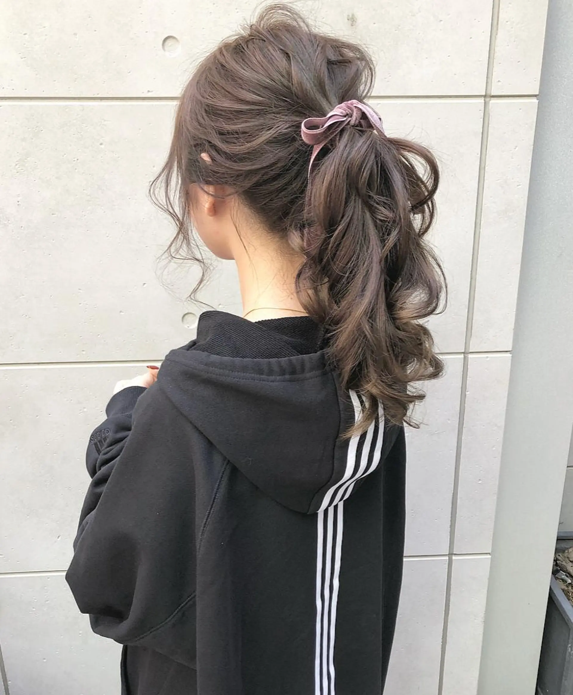 ロング カラー ヘアアレンジ ポニーテール グレージュ ラベンダーカラー ラベンダーグレージュ ラベンダーグレー autre所属・大久保 ひでなりのヘアスタイル