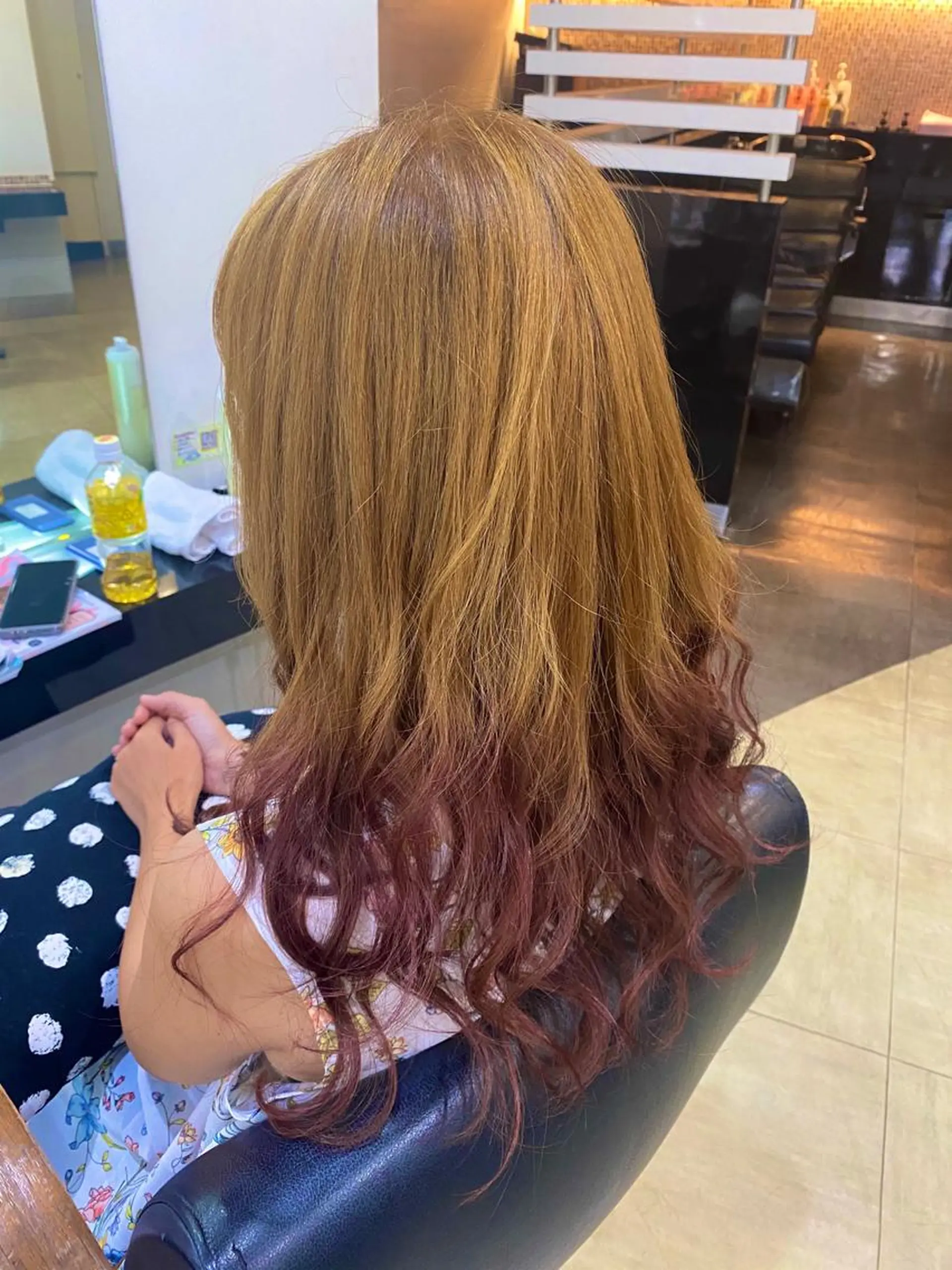 ロング カラー ヘアアレンジ ブリーチ グラデーションカラー ブリーチなしカラー DISCOHAIRsanc（ルジャルダン町田）所属・烏山 達也のヘアスタイル