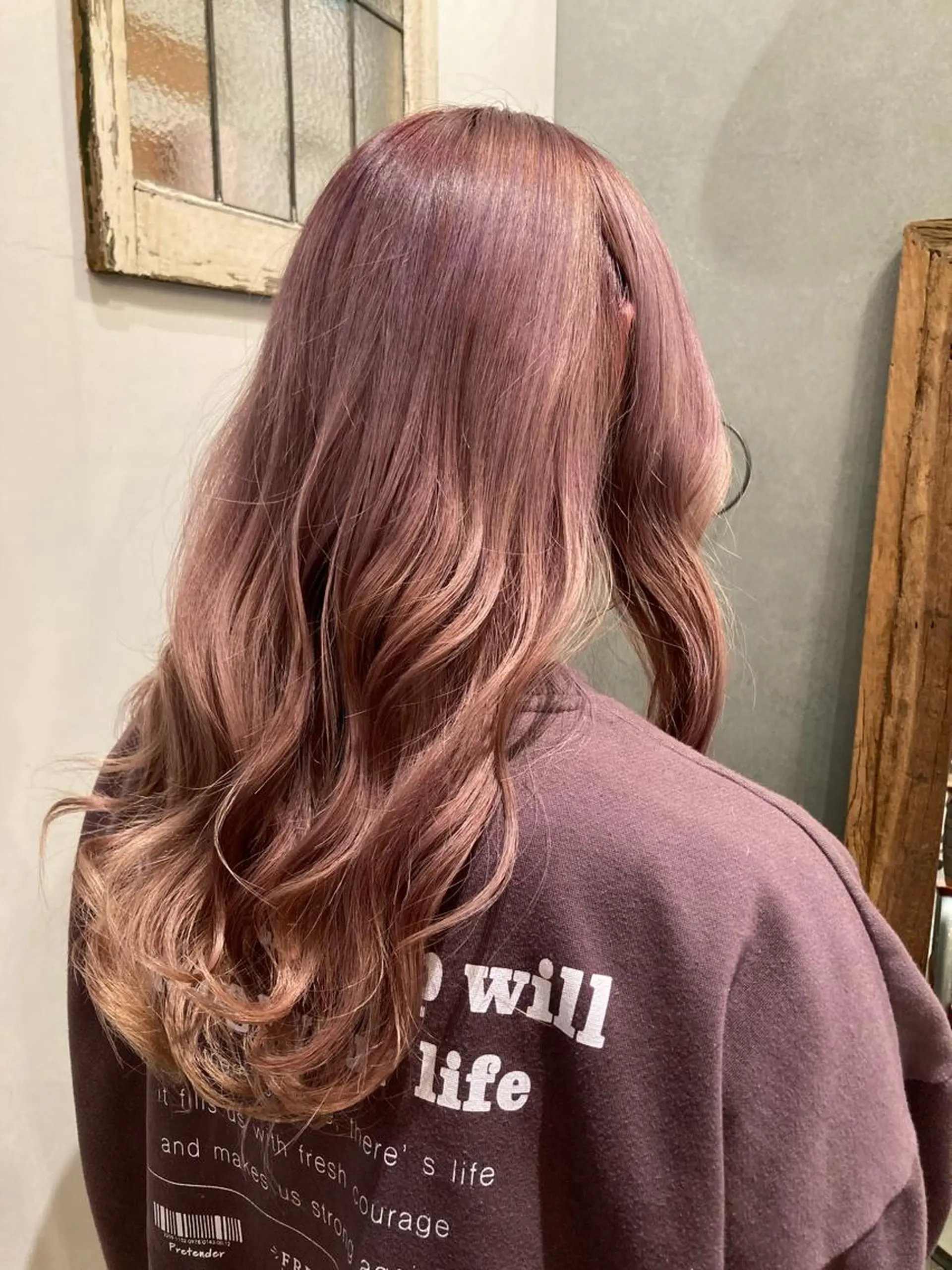 ロング カラー ブリーチ ピンクカラー バイオレットカラー Lattan cositu所属・大方 いくみのヘアスタイル