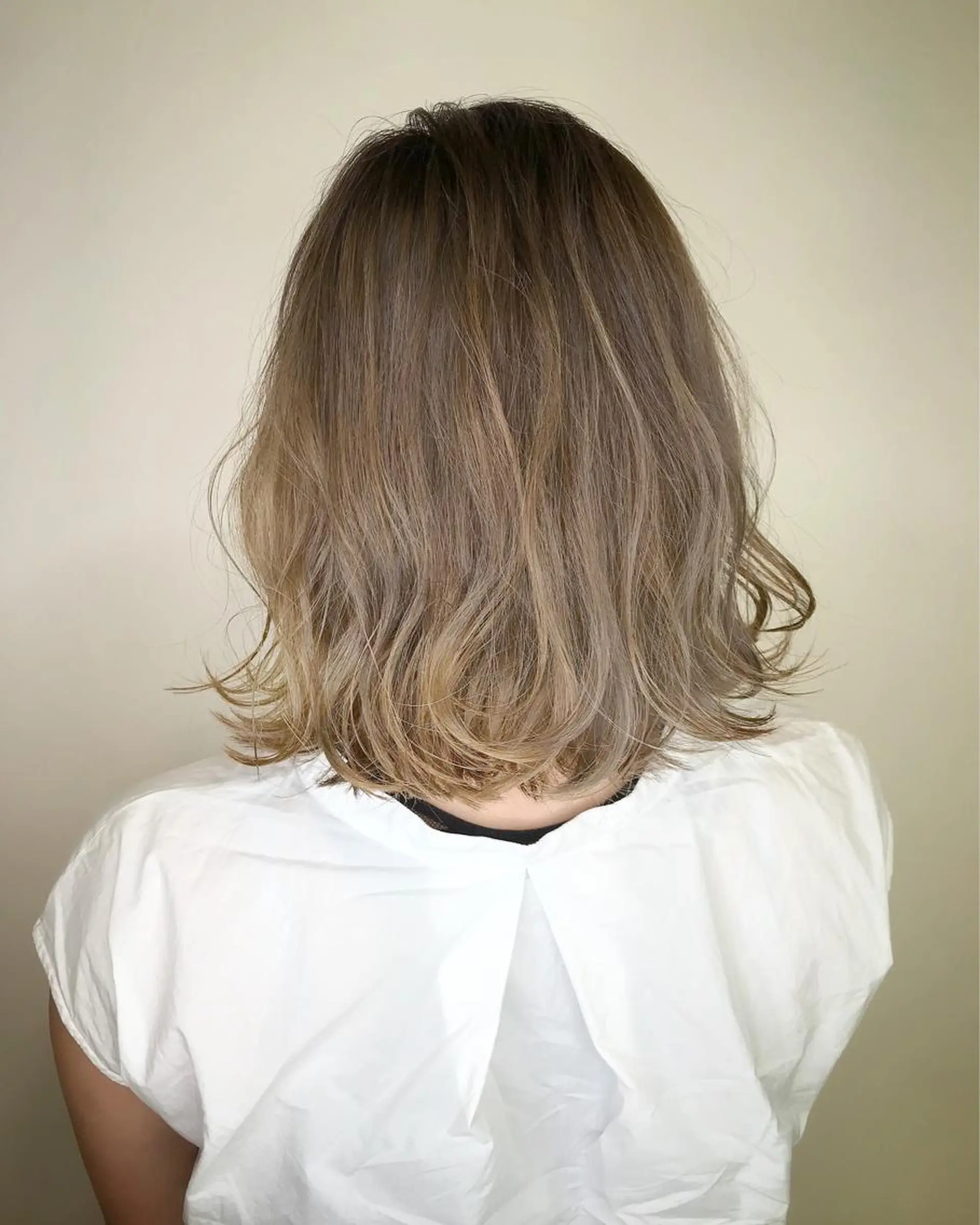 ショート カラー アッシュ ベージュカラー ヘアカラー トリートメント MIRU by INCE HAIR所属・chiyo yasuのヘアスタイル