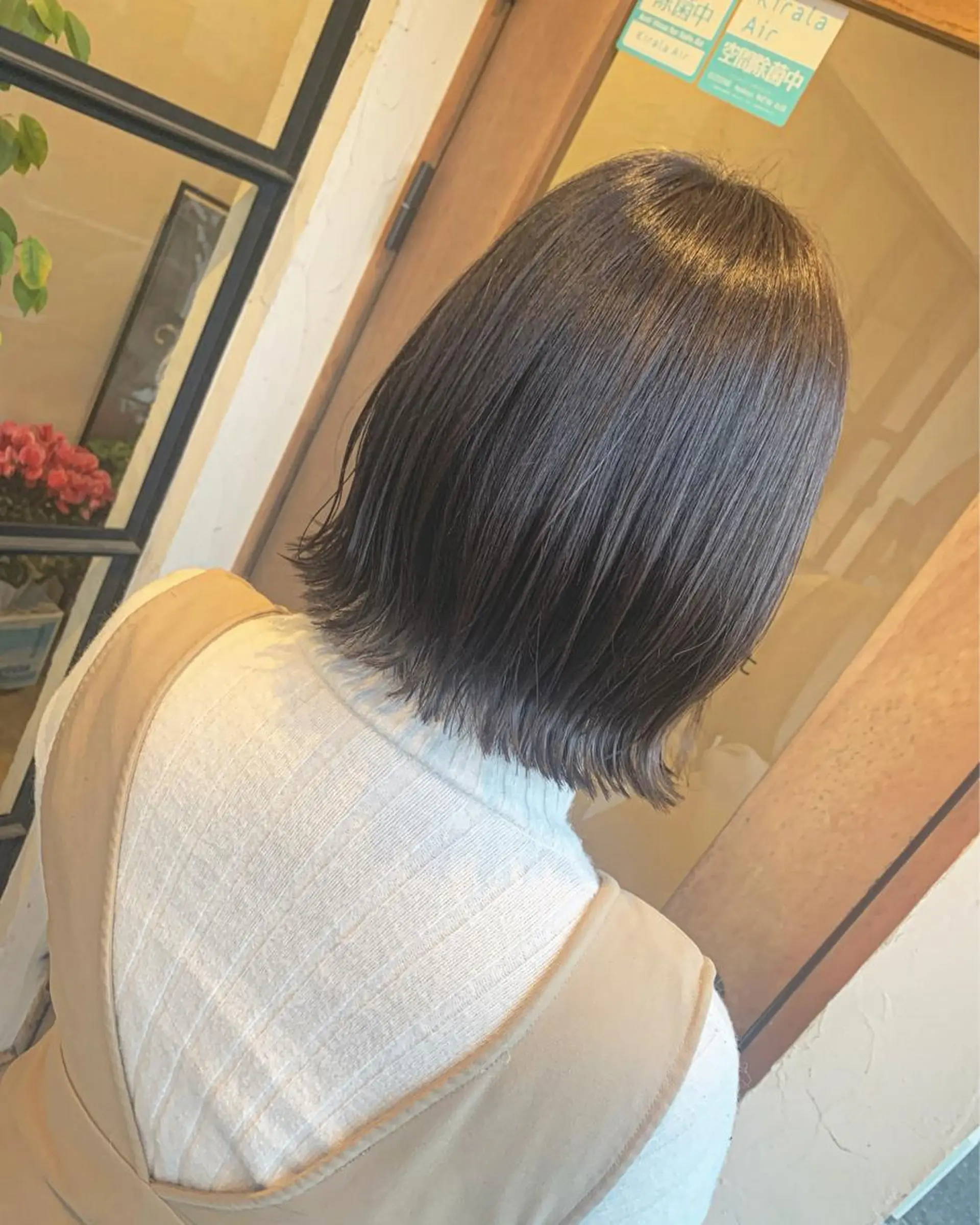 ショート カラー 切りっぱなしボブ ベージュカラー ボブ 小顔カット Morpho Hair Product所属・井上 花音のヘアスタイル