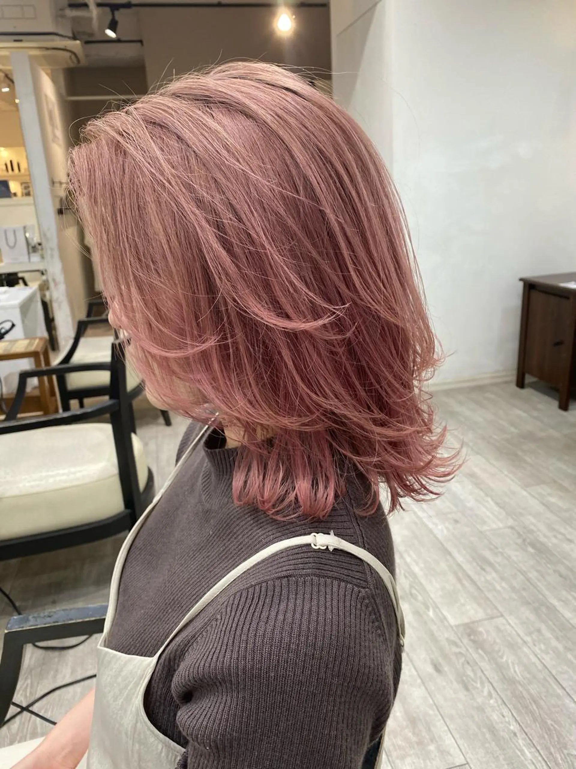 ミディアム カラー ヘアアレンジ ベージュカラー ブリーチ ピンクカラー ピンクベージュ 福壽 優奈のヘアスタイル