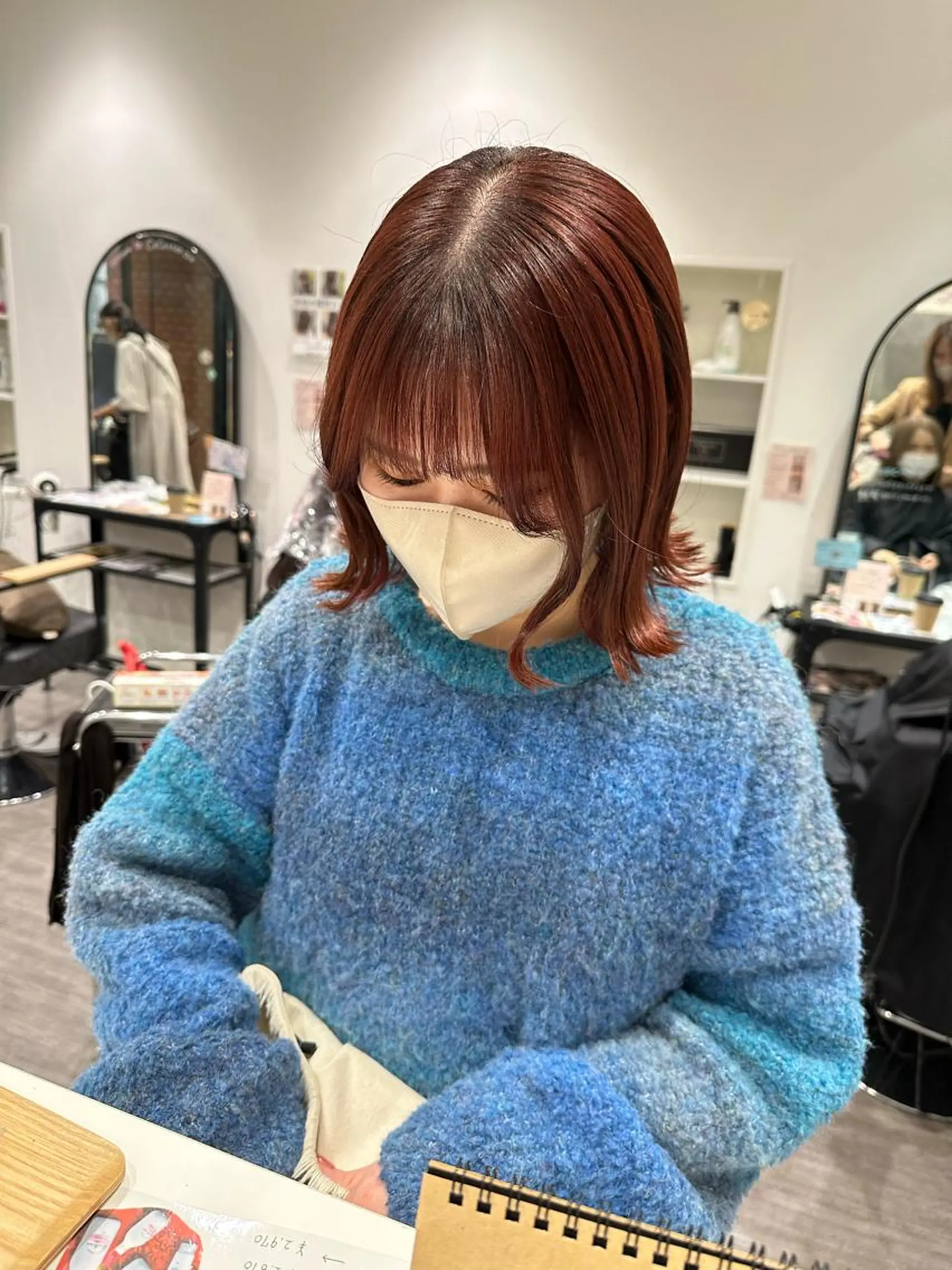ミディアム カラー ピンクカラー レッドカラー 上田 紗也のヘアスタイル