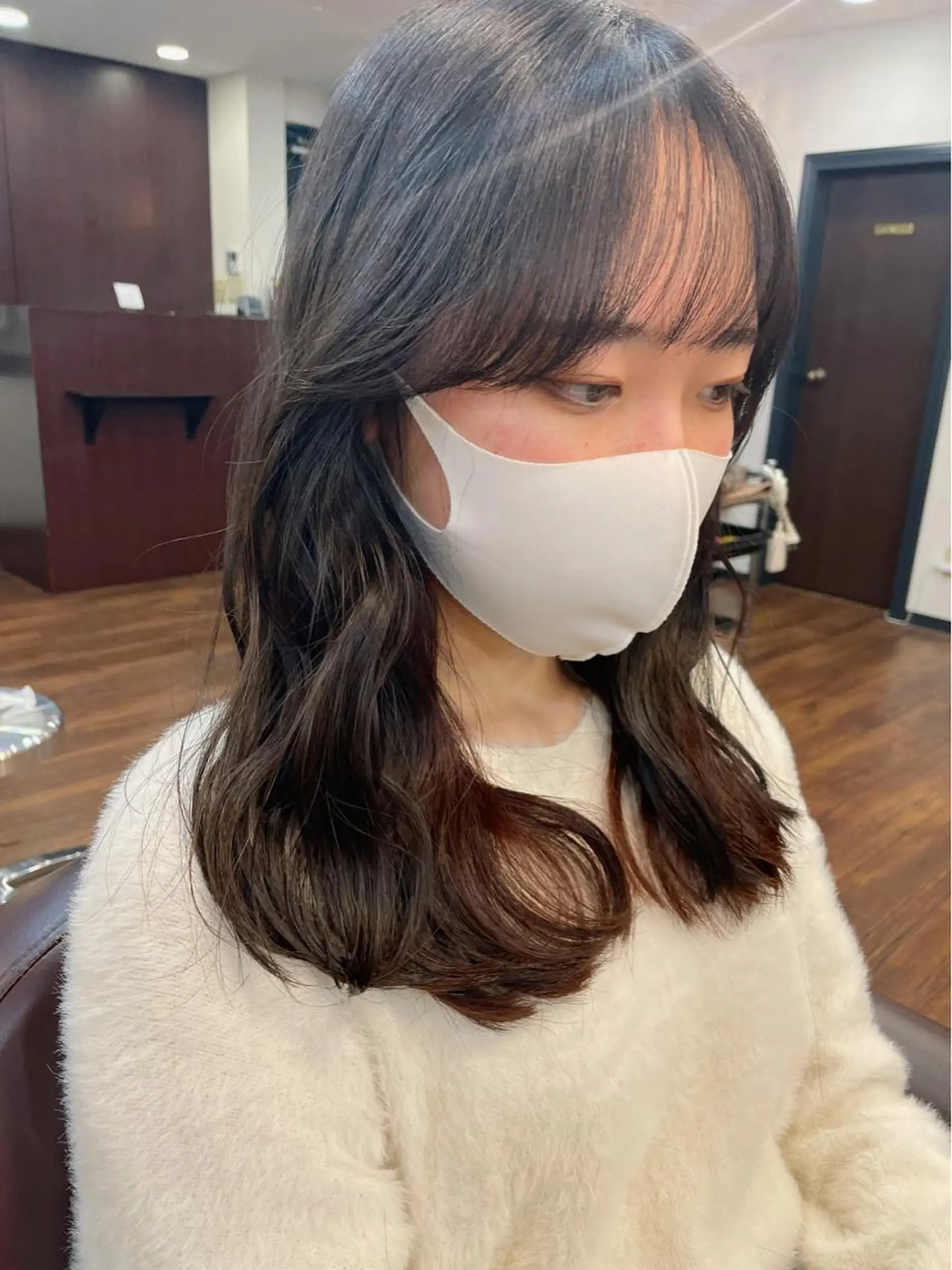 セミロング レイヤーカット、 大人可愛い 中村美羅のヘアスタイル