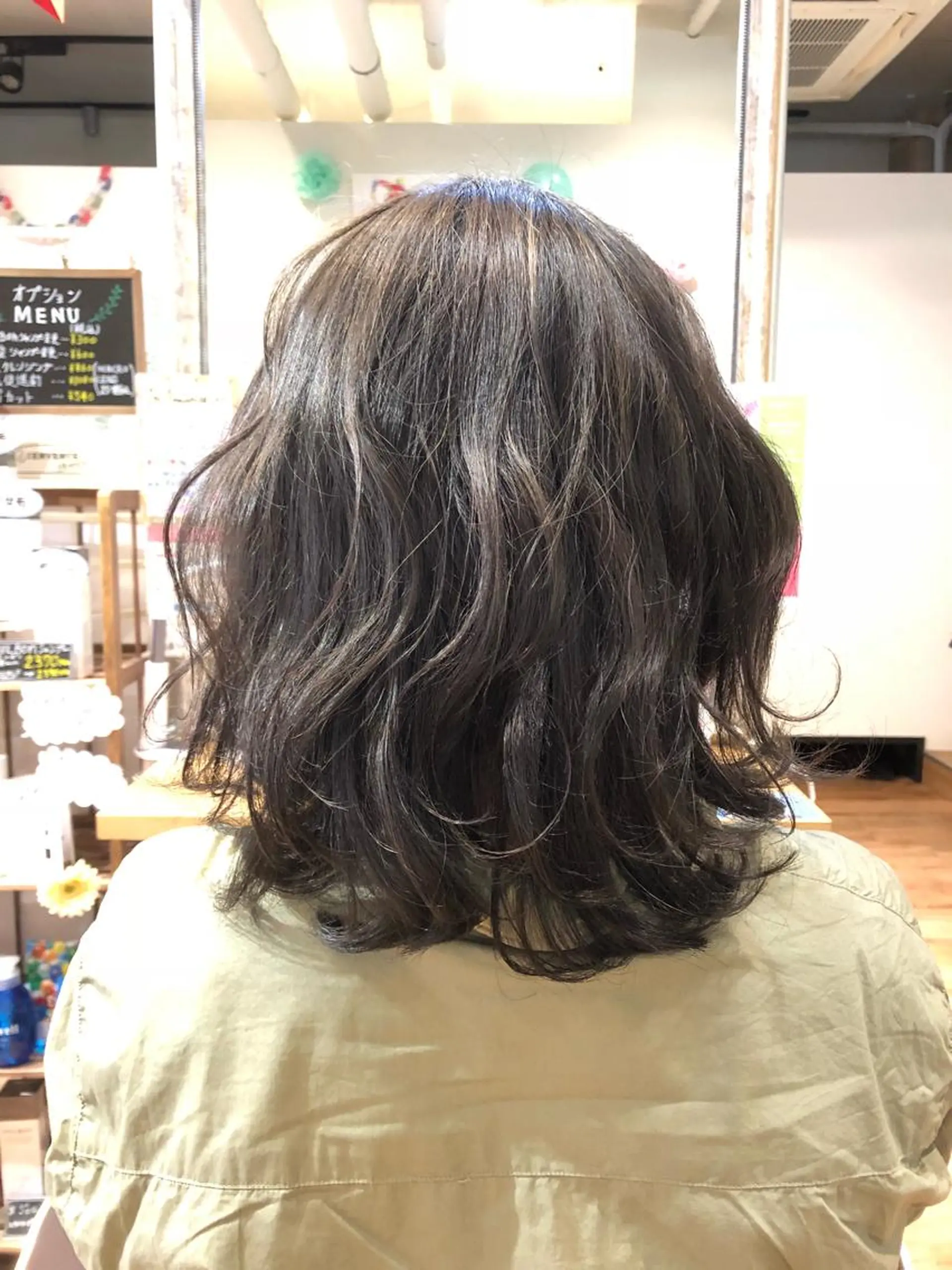 ミディアム カラー カット ヘアカラー トリートメント 青野 文香のヘアスタイル