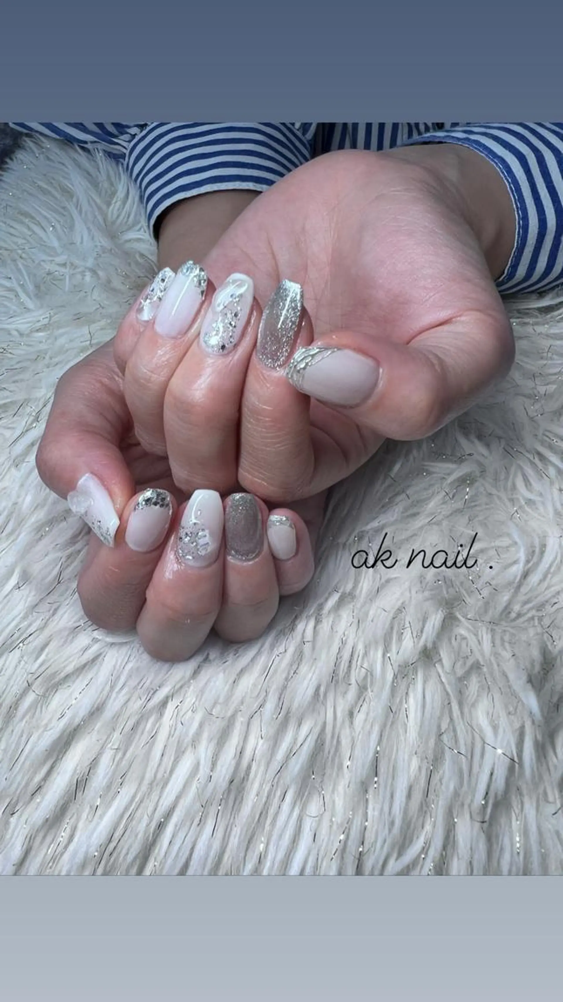 ミディアム ネイル ホワイト ak nail .のネイルデザイン