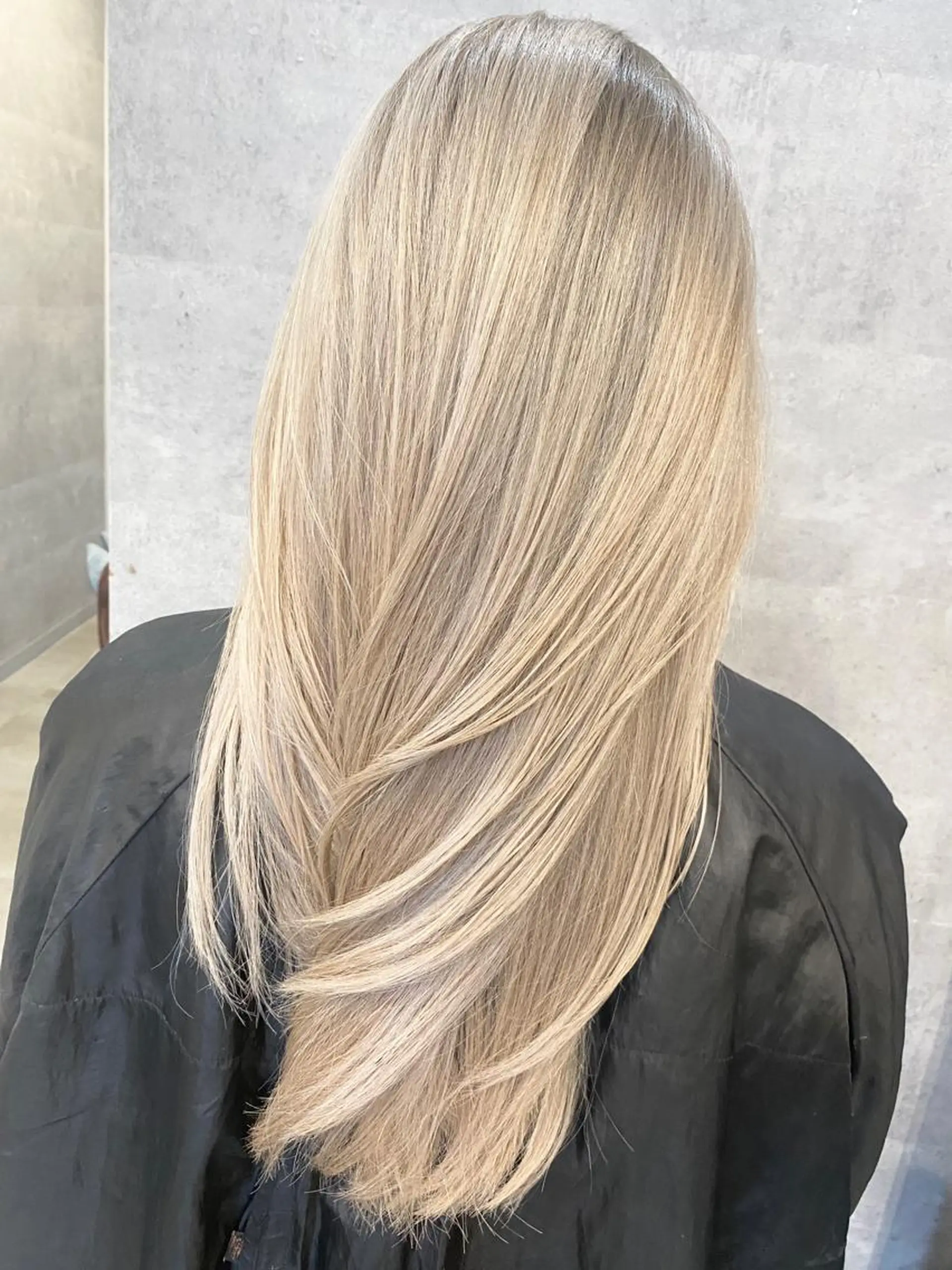 セミロング カラー ヘアアレンジ ネイル マツエク・マツパ アイブロウ ベージュカラー ホワイトベージュ ホワイト ヘアカラー トリートメント 井上 一平のヘアスタイル