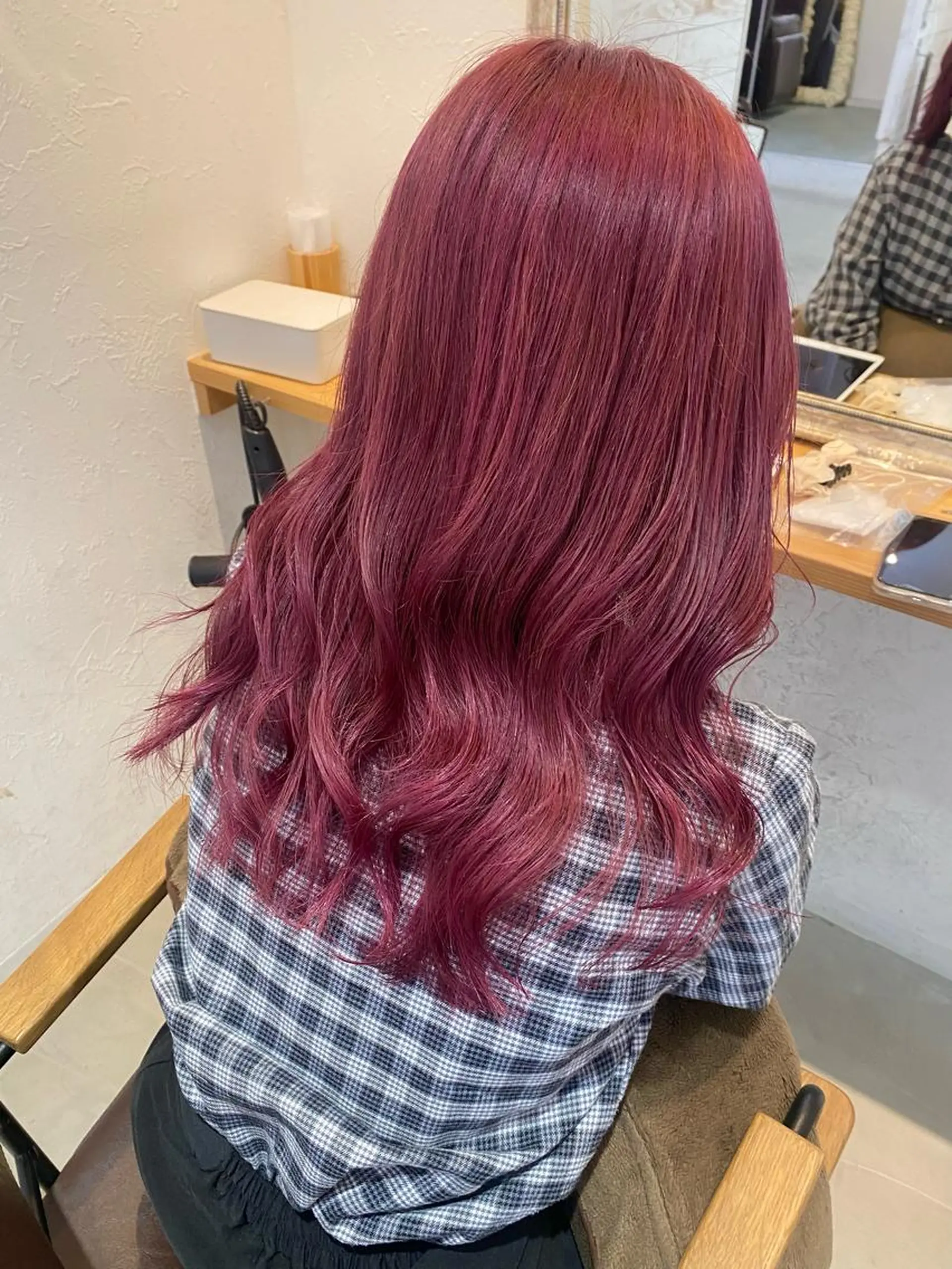 ロング カラー ブリーチ ピンクカラー ブリーチなしカラー レイヤーカットのヘアスタイル