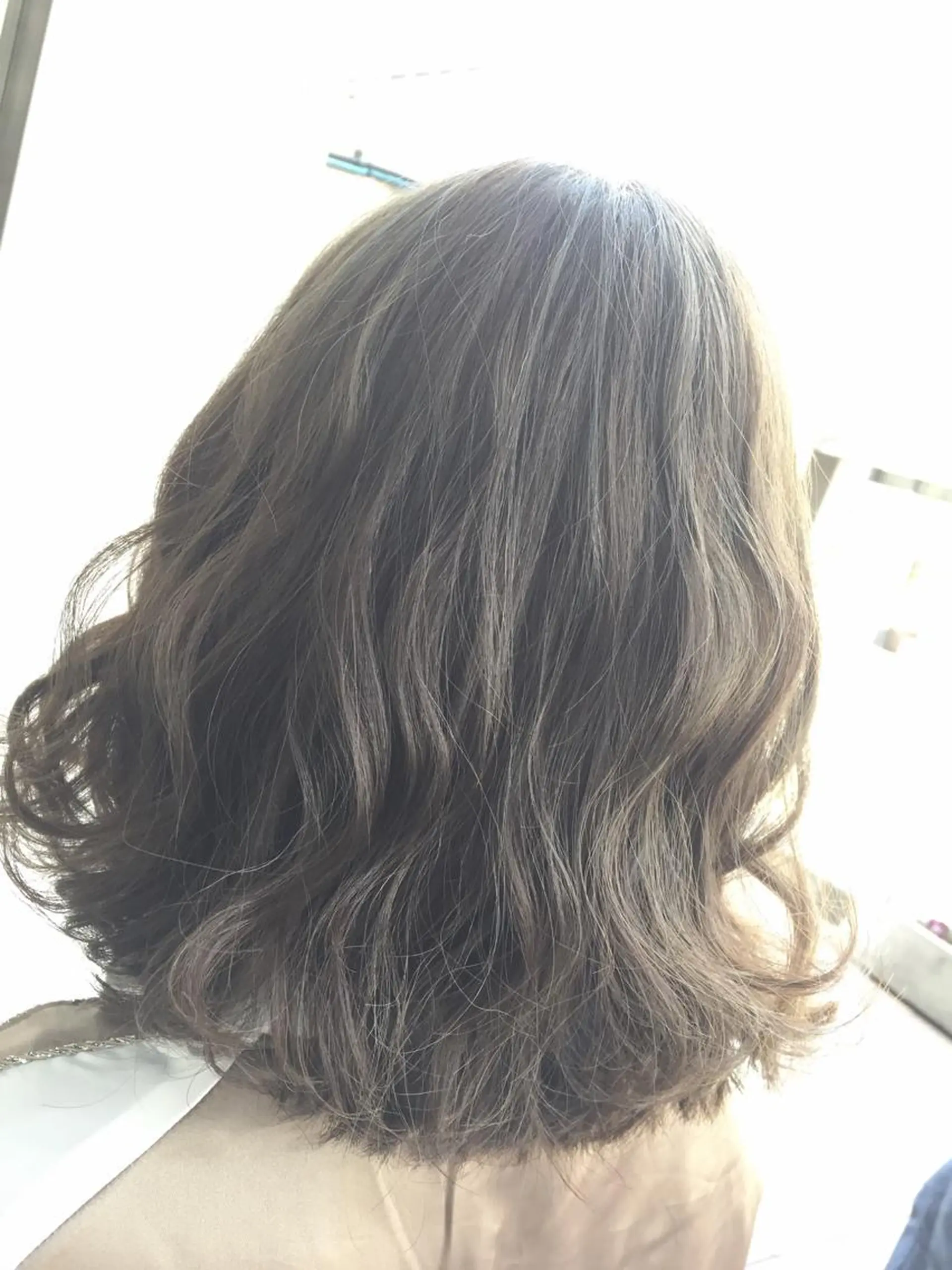 ミディアム カラー アッシュ 透明感カラー ハイライトカラー ハイライト ≫  𝟓 ¹/₄所属・mayo 🐄🌈のヘアスタイル