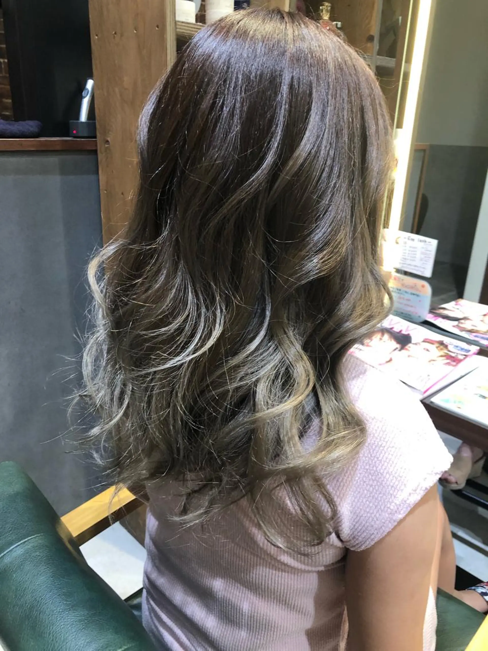 ロング カラー バレイヤージュ レイヤーカット 松本 明日可のヘアスタイル