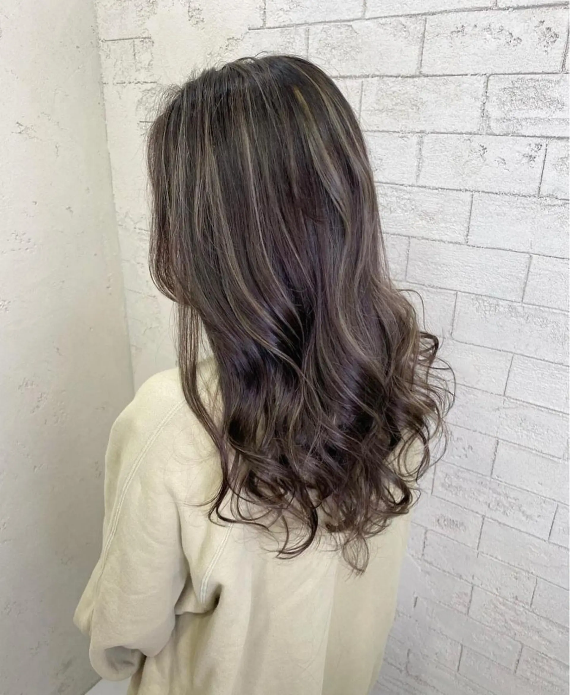 ロング 韓国風透明感カラー 🌜YUI🌜のヘアスタイル
