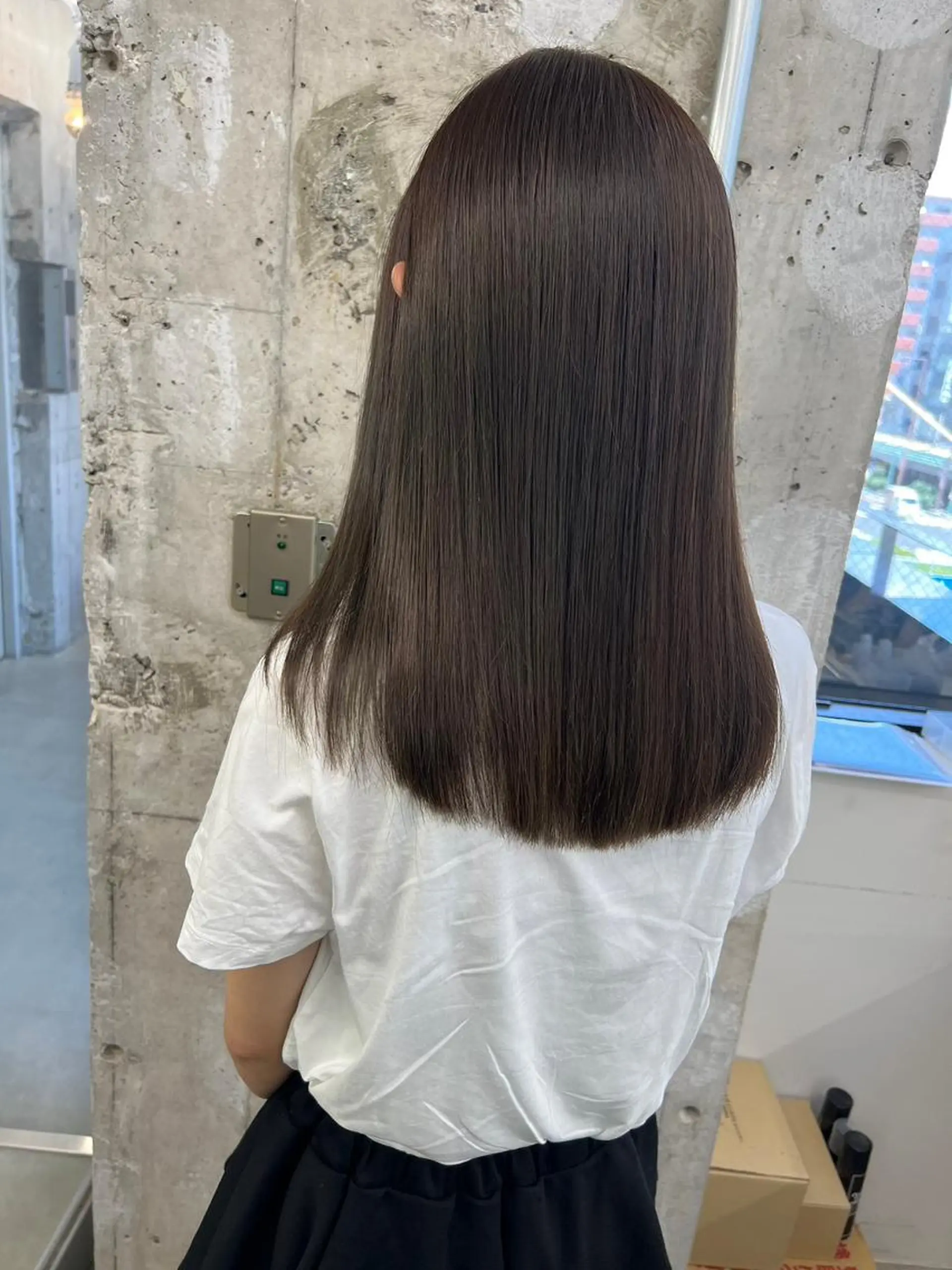 ミディアム カラー パーマ ヘアアレンジ ミディアムパーマ ベージュカラー ブリーチ ケアカラー イヤリングカラー カット ヘアカラー トリートメント ヘアケア特化型サロン newi 京橋のヘアスタイル