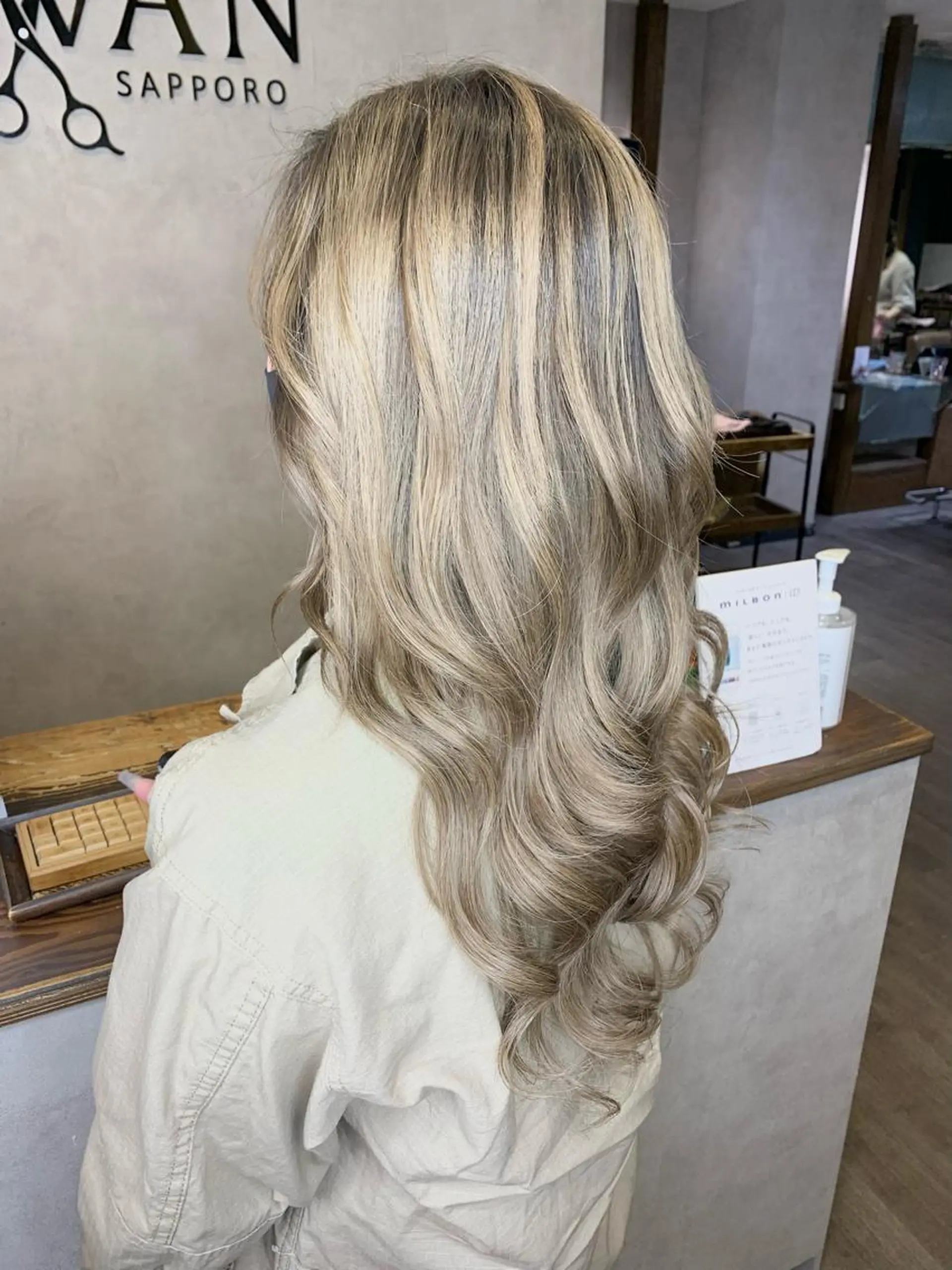 ロング シールエクステ エクステ レイヤーカット ロング エクステ SWANsapporo所属・swan ユイカのヘアスタイル