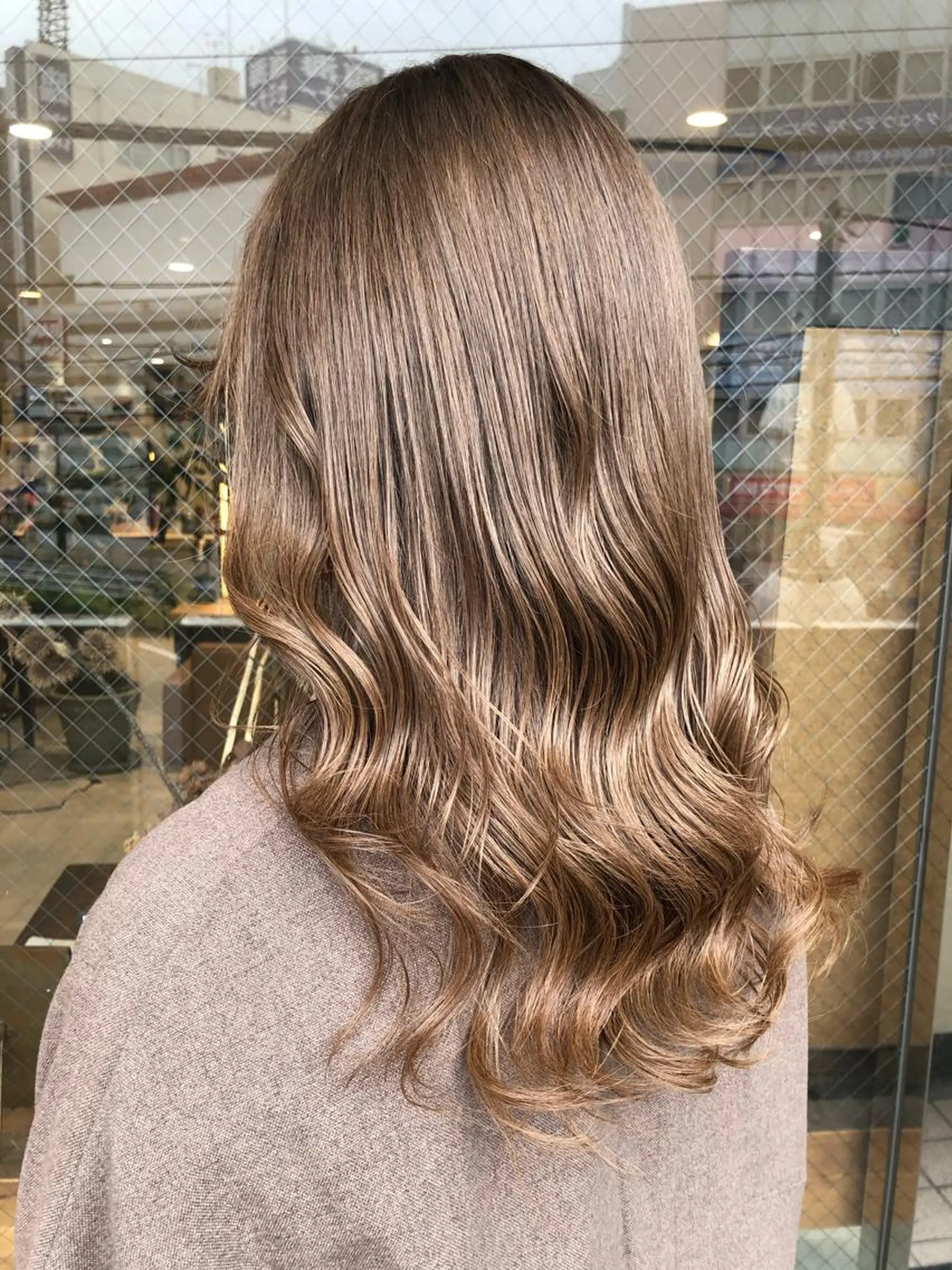 ロング カラー ベージュカラー ブリーチ トリートメント bococa りんのヘアスタイル