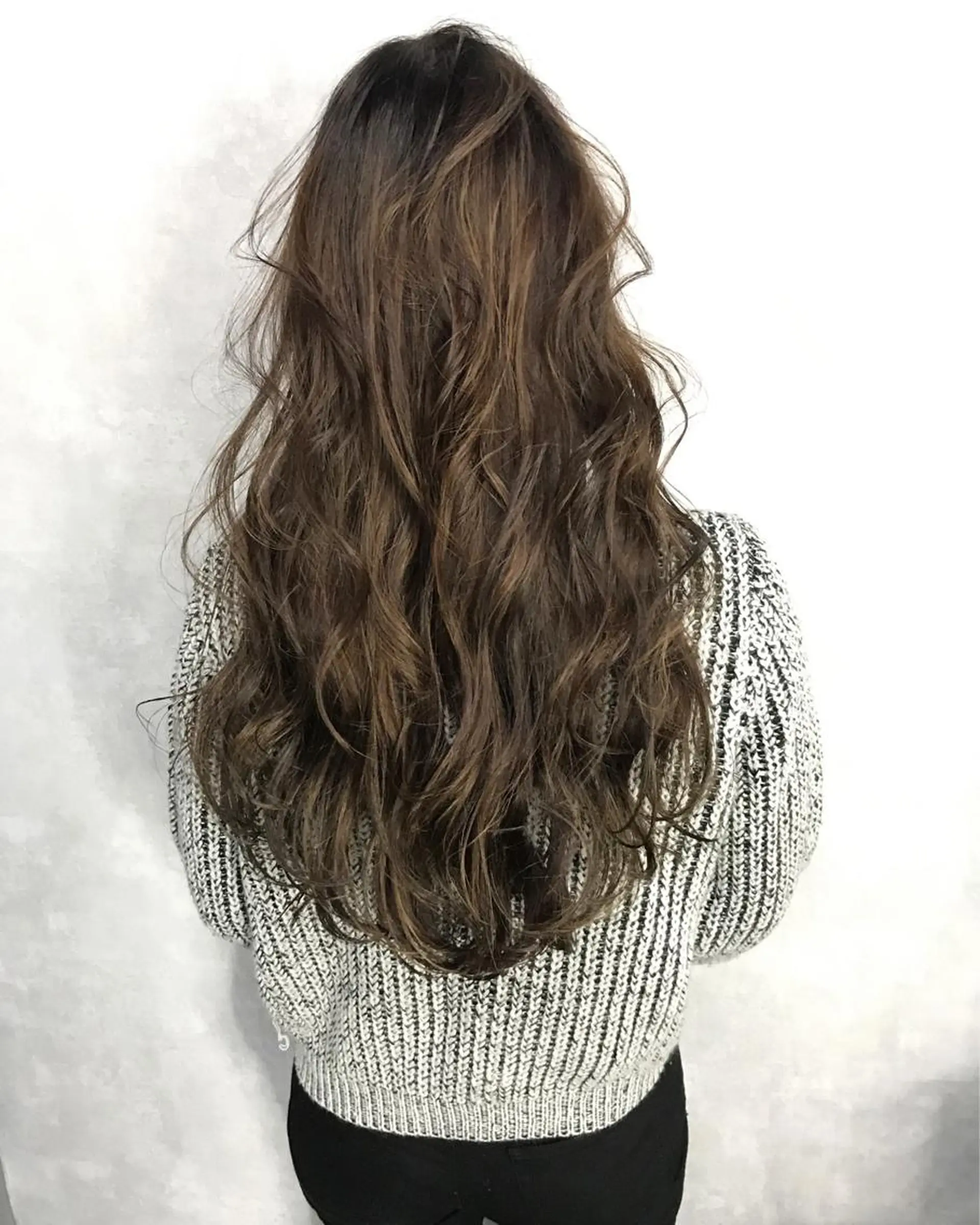 ロング カラー グレージュ ハイライトカラー ハイライト TOMOYAレイヤー ブリーチ縮毛矯正のヘアスタイル