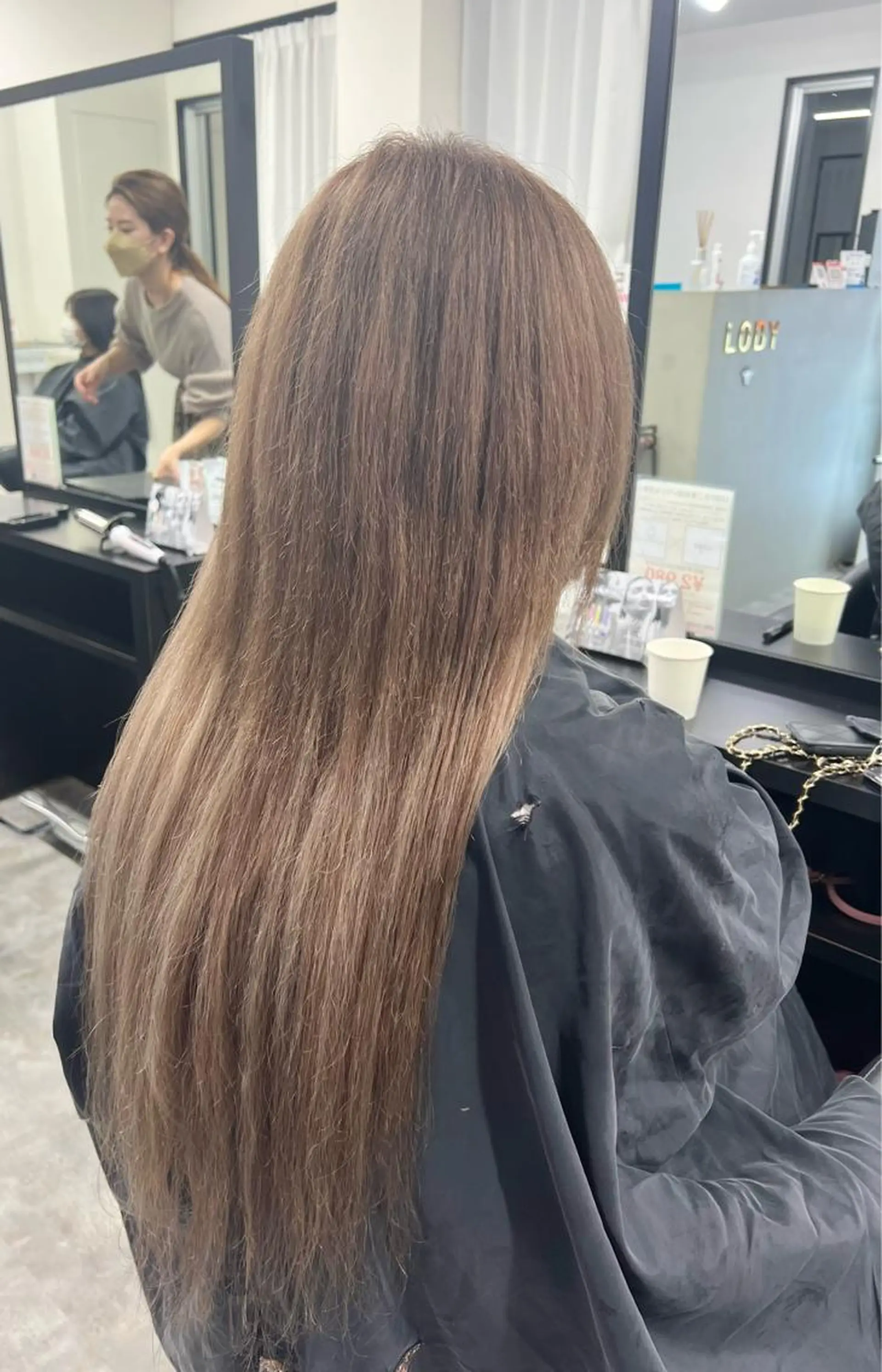 ロング カラー ベージュカラー ミルクティーベージュ LOBY所属・LOBY トモヤのヘアスタイル