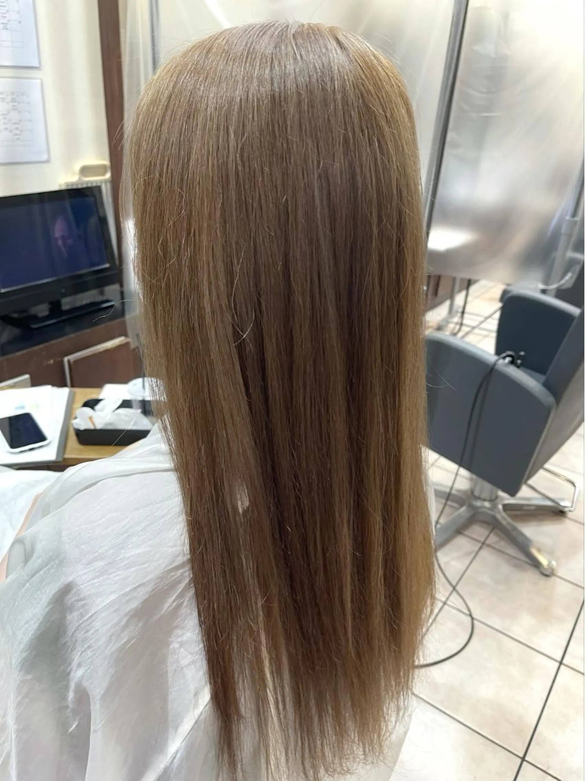 ロング カラー ベージュカラー カット ヘアカラー トリートメント Zina天王寺 CHIAKIのヘアスタイル
