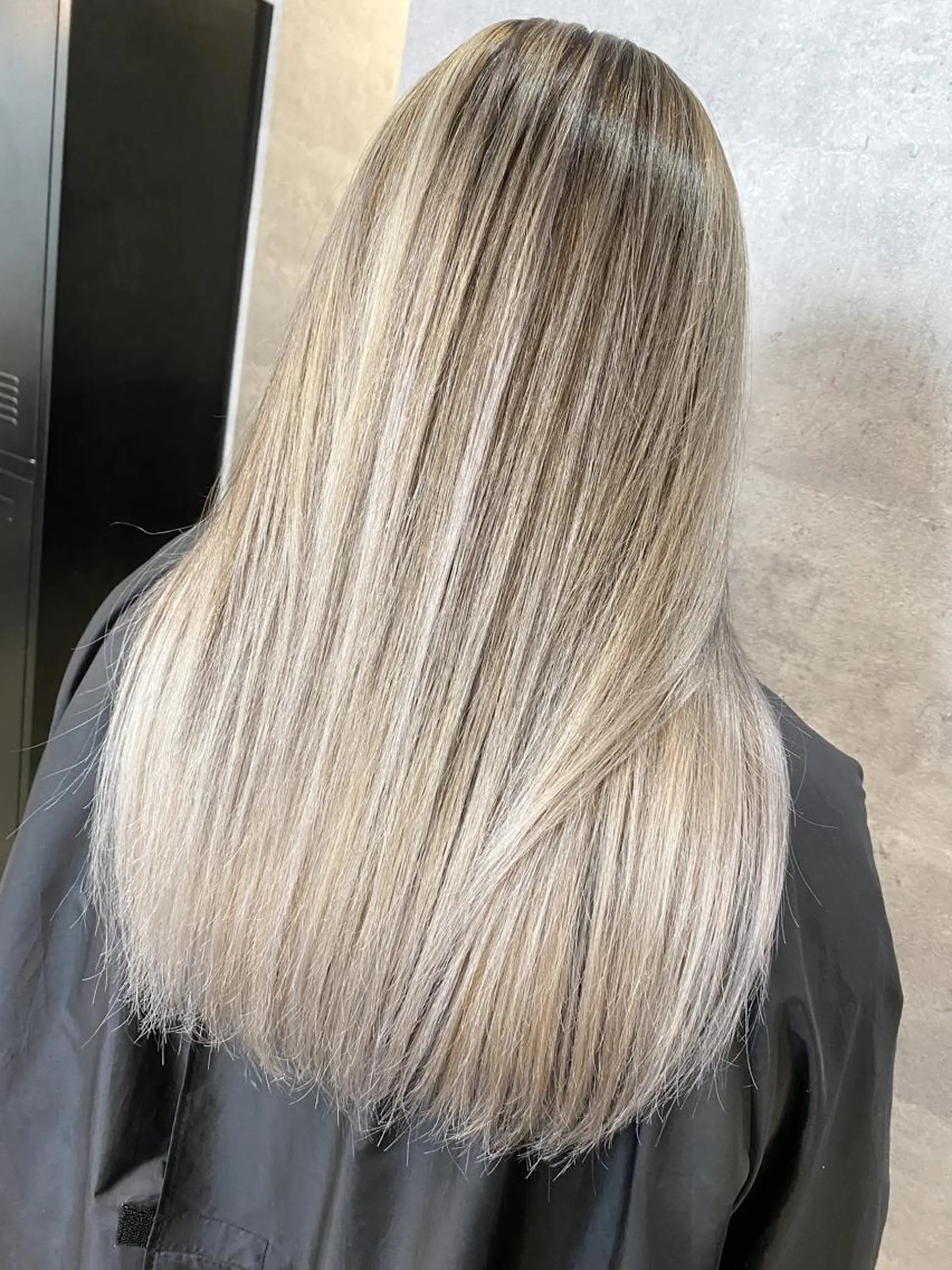 セミロング カラー ヘアアレンジ バレイヤージュ レイヤーカット ヘアカラー トリートメント 井上 一平のヘアスタイル