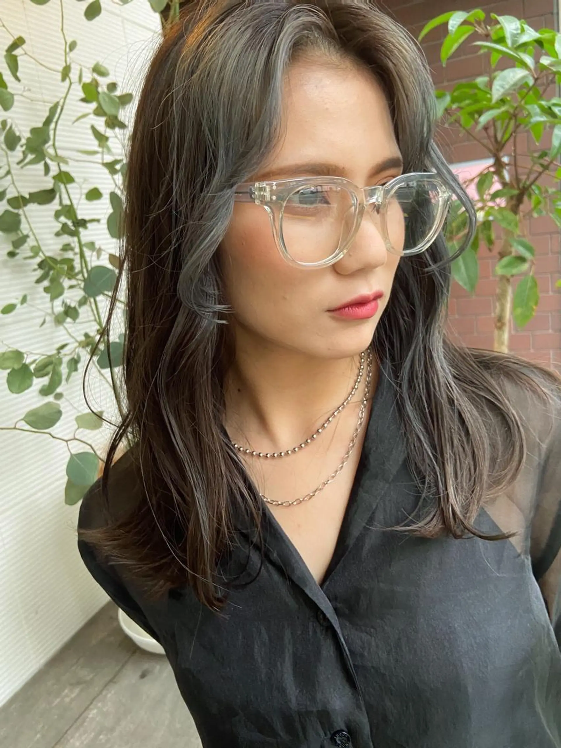 セミロング カラー ブリーチ グレージュ オリーブグレージュ オリーブグレー 顔まわりレイヤー 松尾太樹 【pia】福岡美容室のヘアスタイル