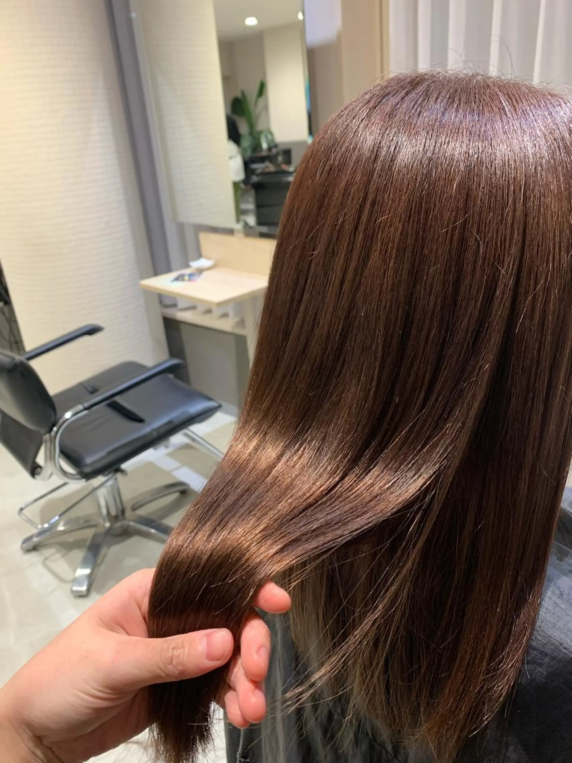 ミディアム カラー ブリーチ トリートメント Eleanor 立川北口のヘアスタイル