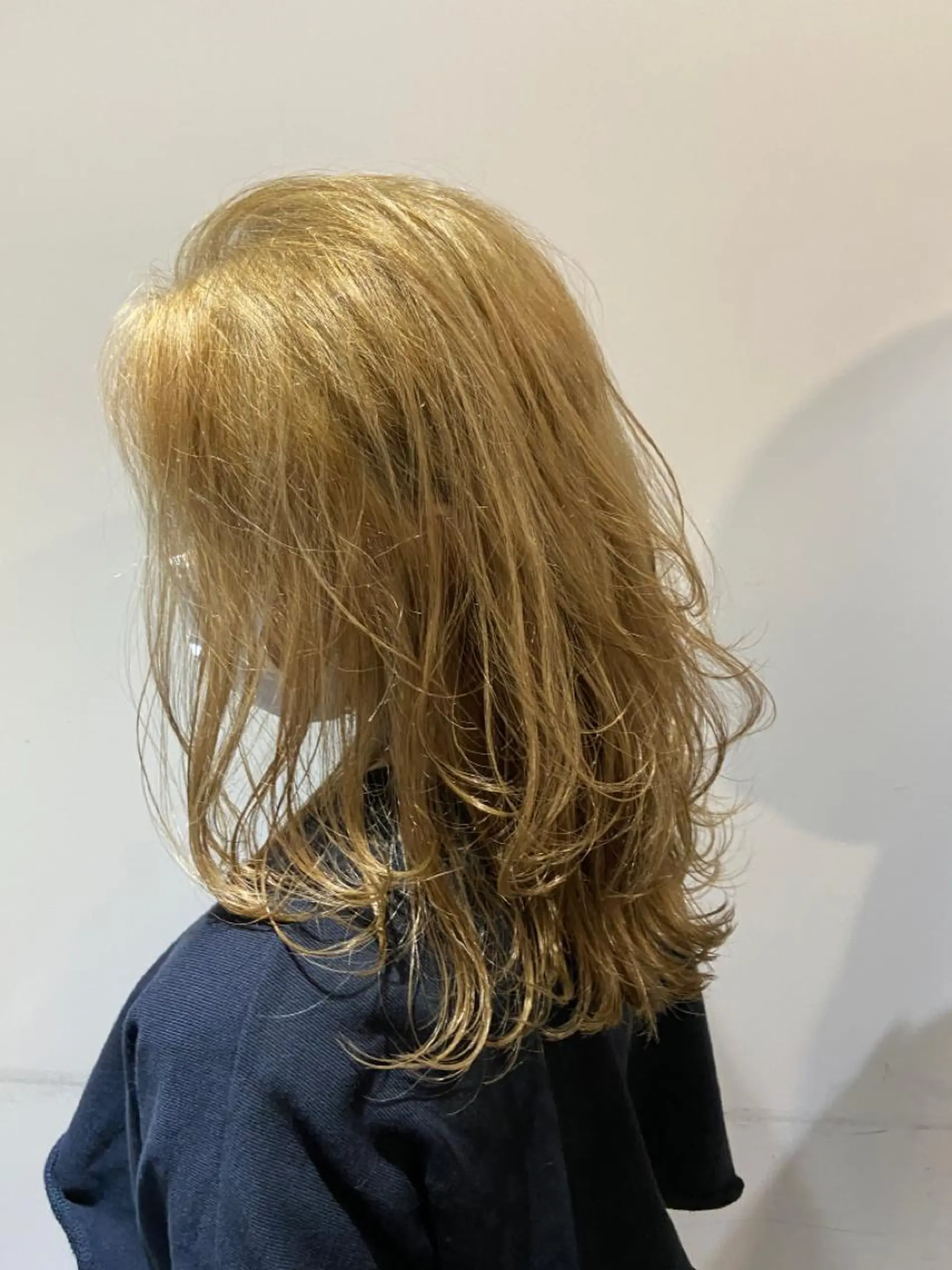 セミロング レイヤーカット AHNKISM所属・トレンドレイヤー/ 透明感カラーのヘアスタイル