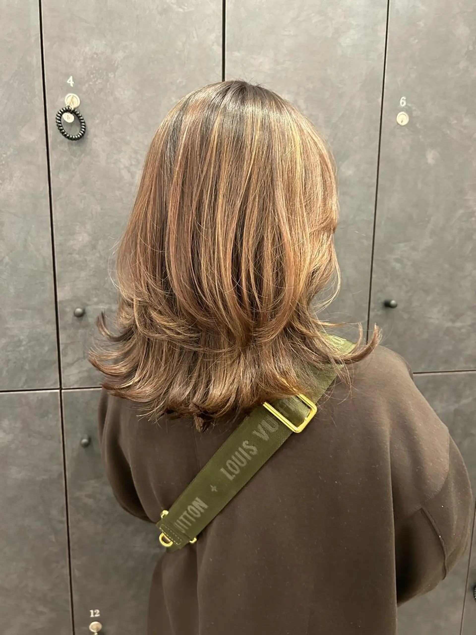 セミロング ハイライト ヘアカラー トリートメント 似合わせcut ◎ 倉橋実咲のヘアスタイル