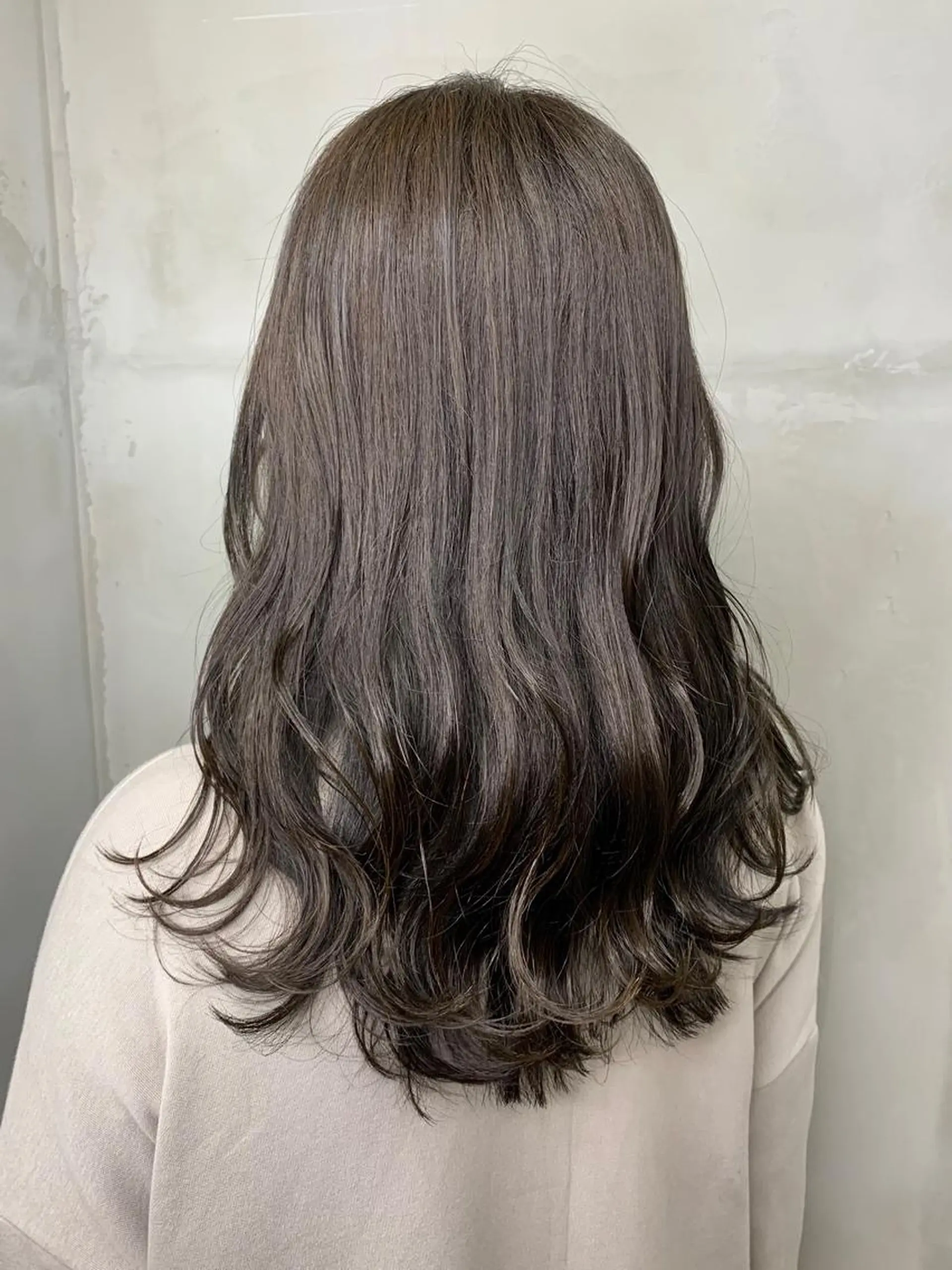 ロング カラー アッシュ バレイヤージュ ベージュカラー ブロンド ブルーカラー カット ヘアカラー トリートメント Nishida Ryomaのヘアスタイル